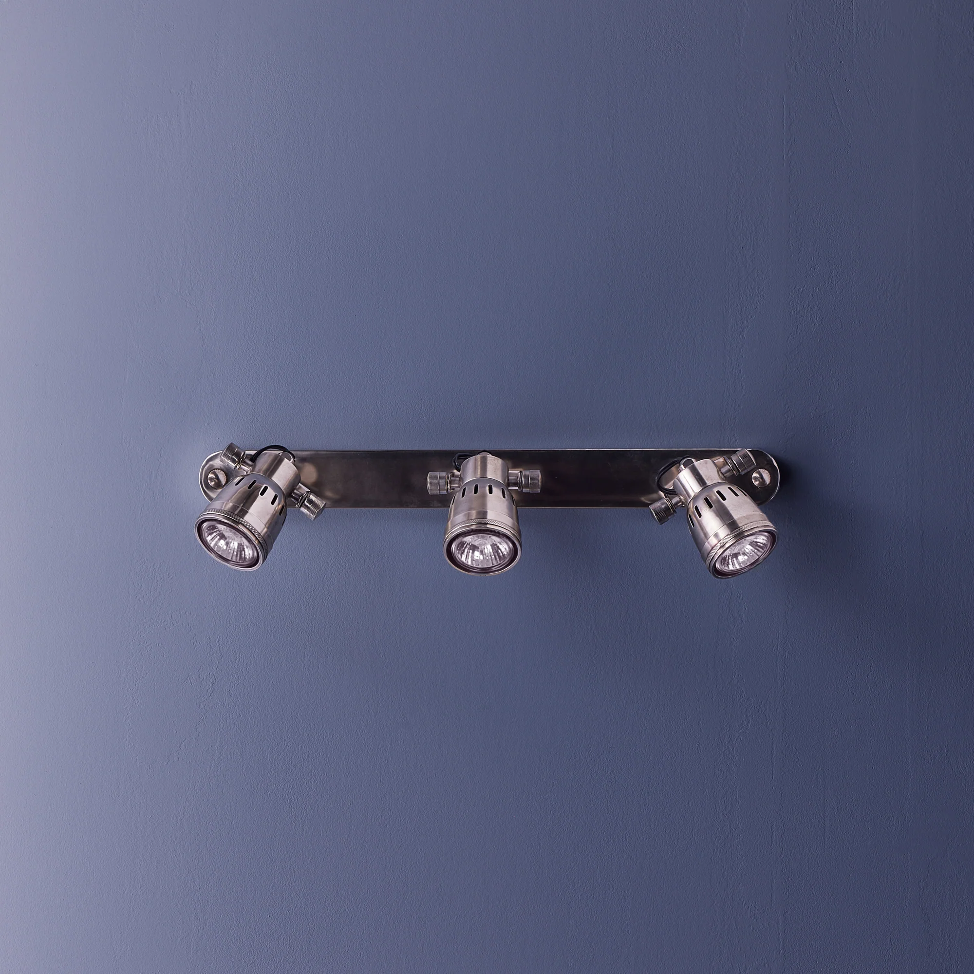 Large and long Humph wall light in antique silver - Image 7