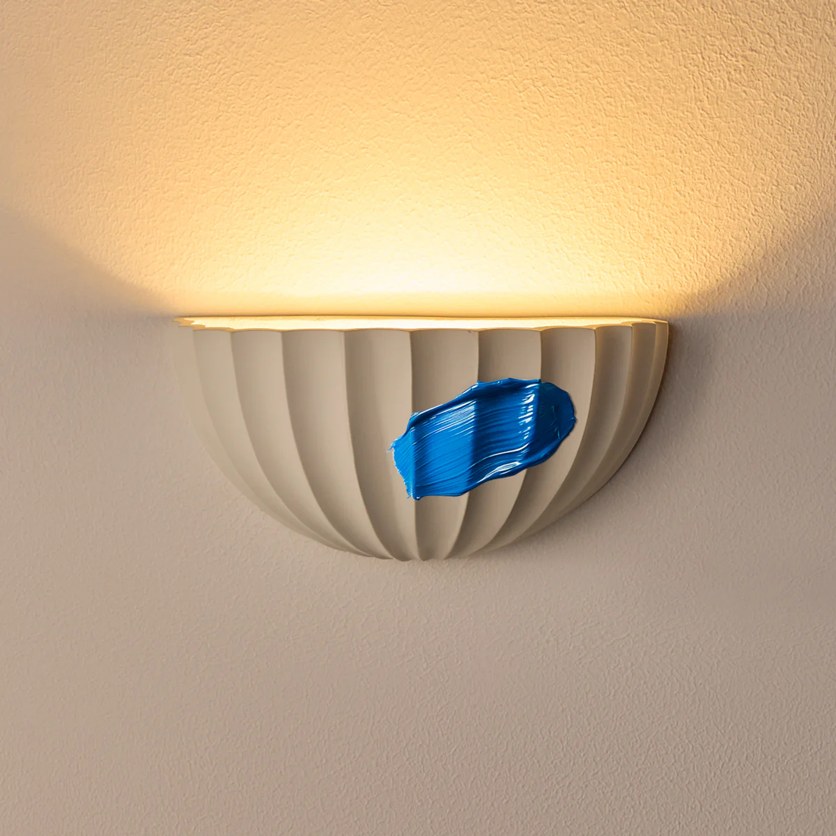 Large Ruckle wall light in paintable finish - Image 6