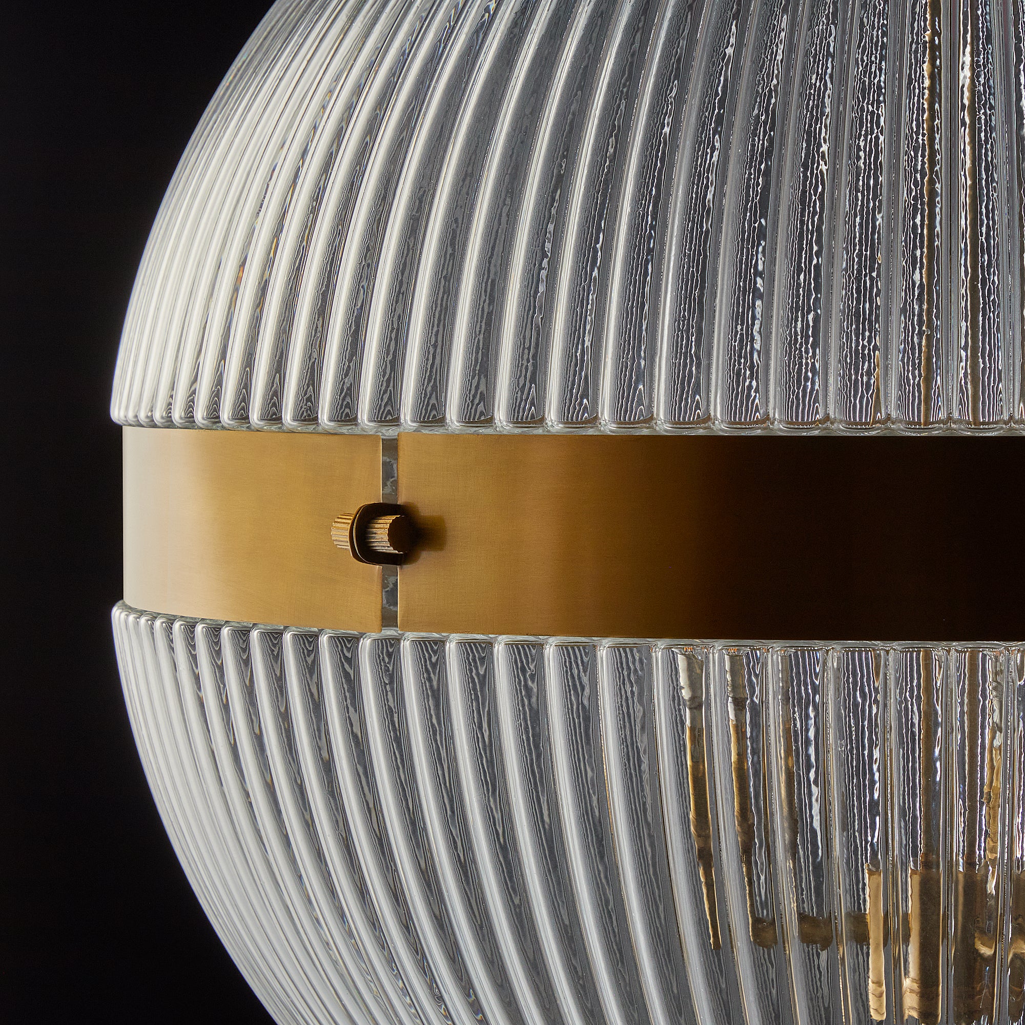 Larger belted holophane pendant light with prismatic glass - Image 10