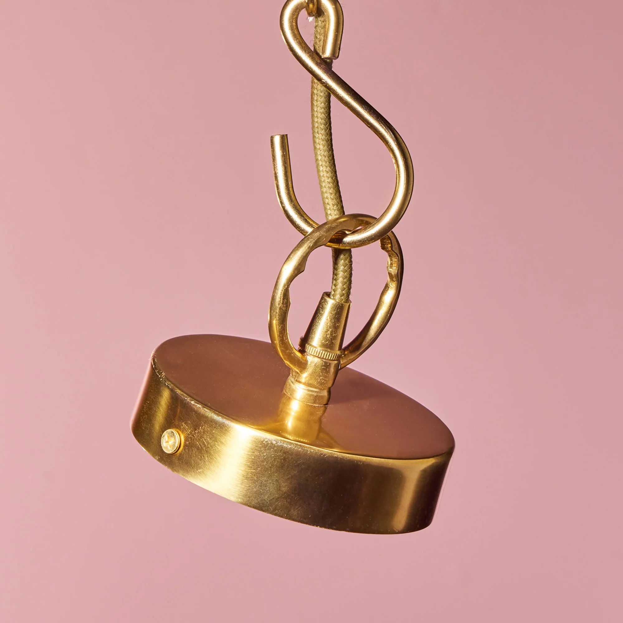 Larger Flower pendant in natural rattan - Image 10