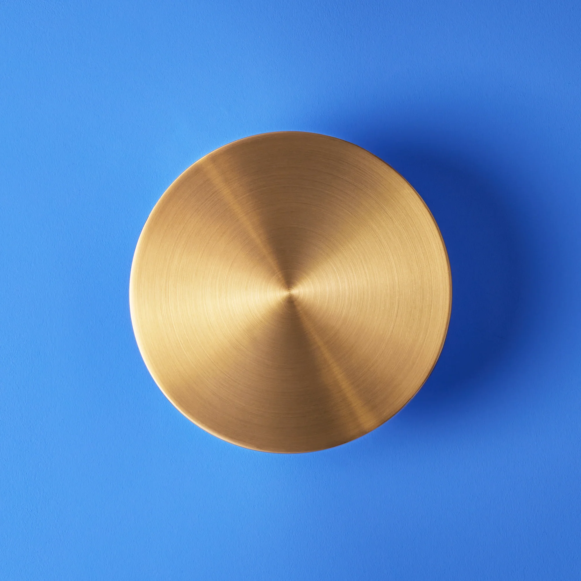 Larger Helios rechargeable wall light in brushed gold aluminium - Image 8