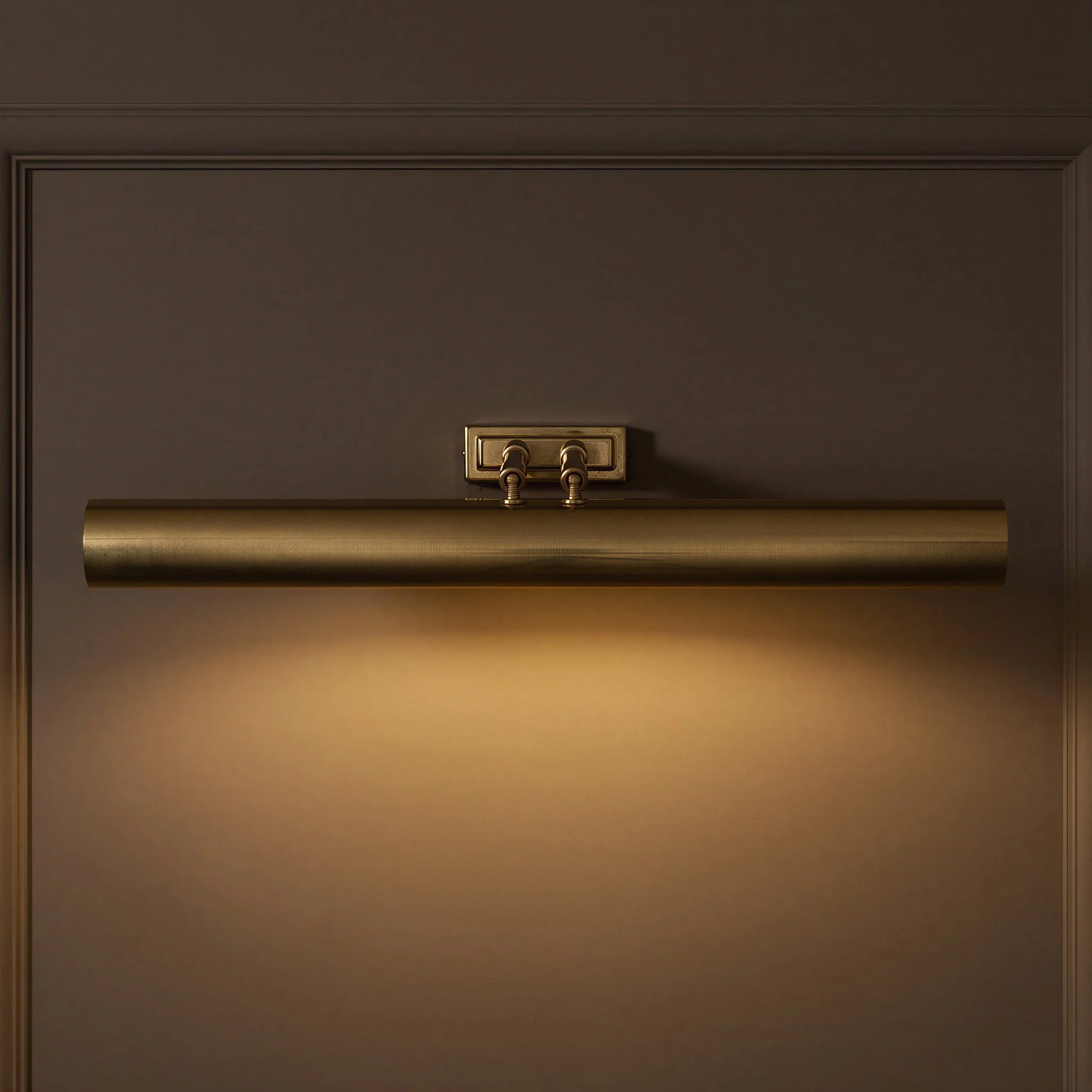 Larger Lautrec picture light in antique brass - Image 2