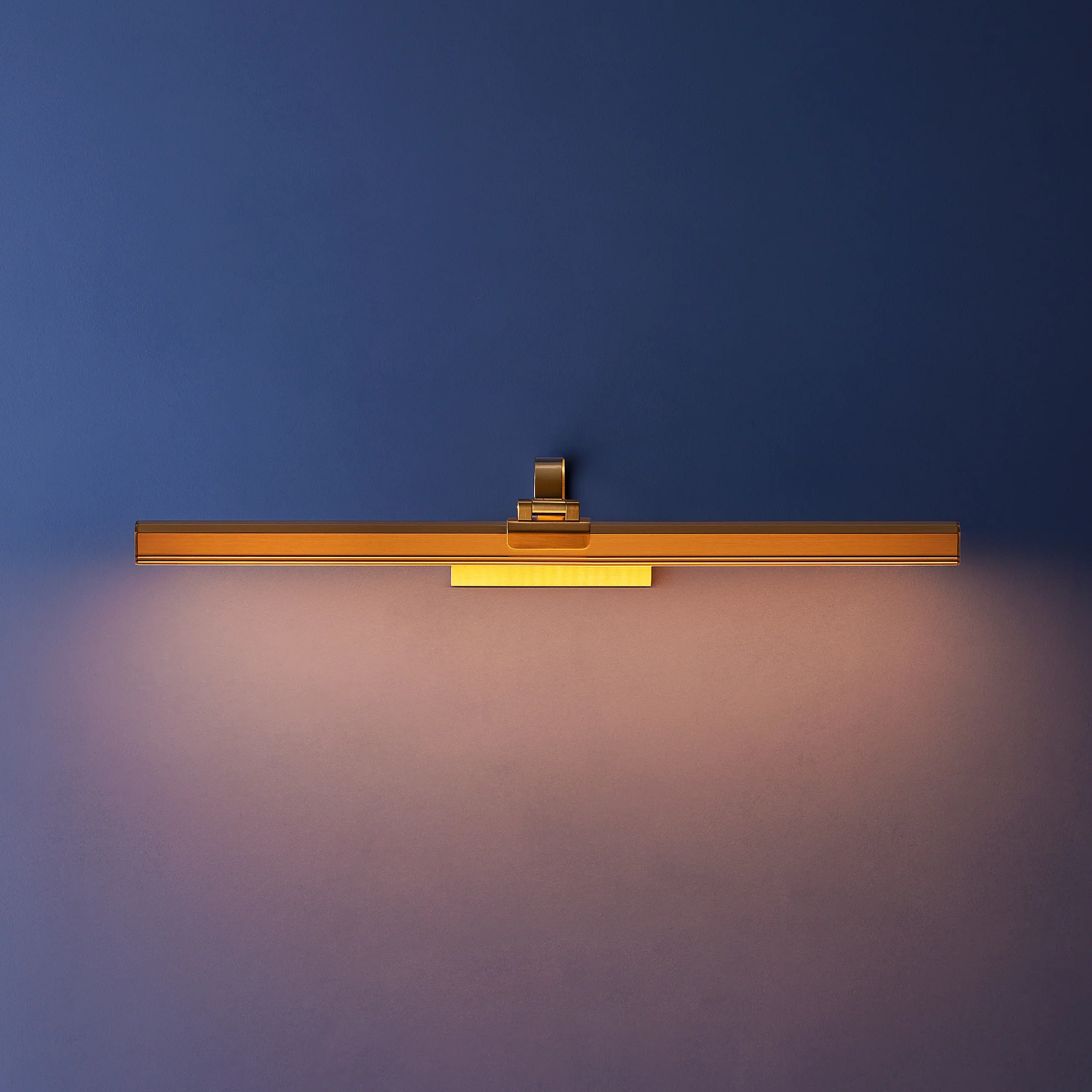 Larger Marcel rechargeable picture light in antique brass finish - Image 2
