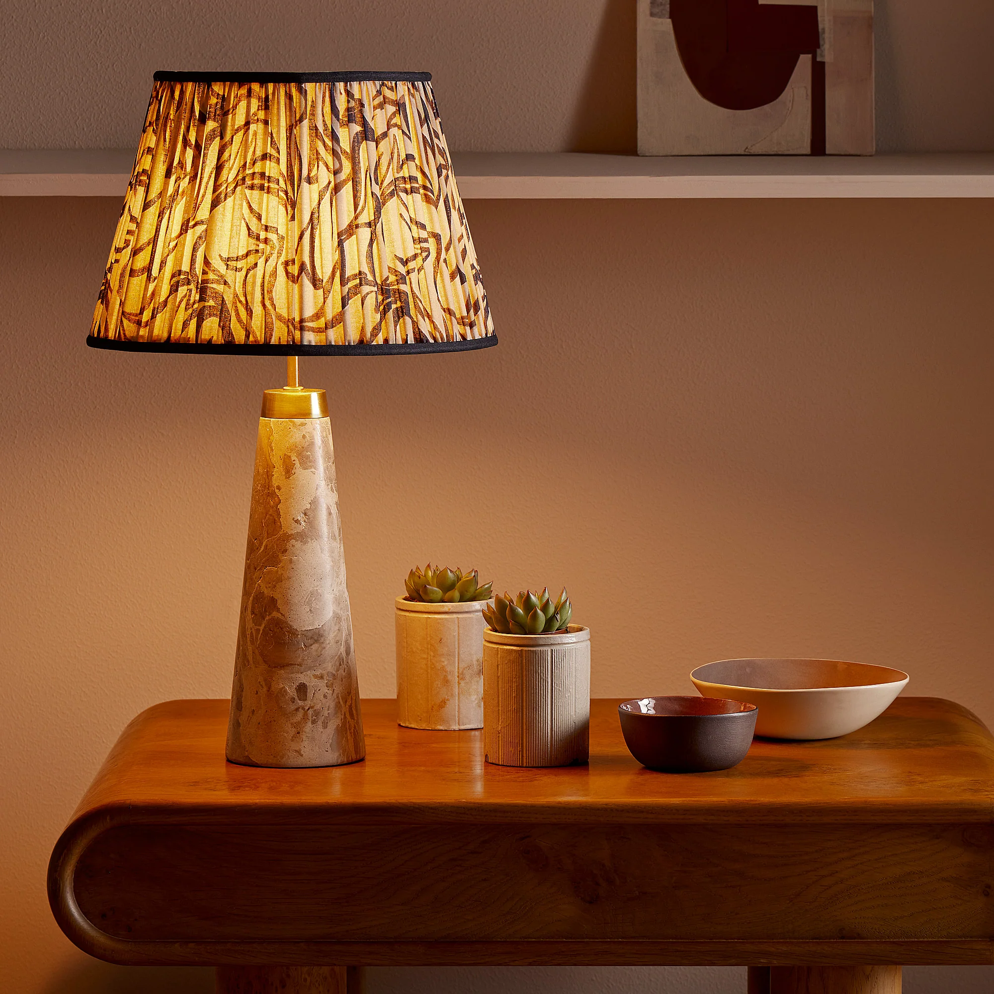 Larger marmaron rechargeable table lamp in grey - Image 9