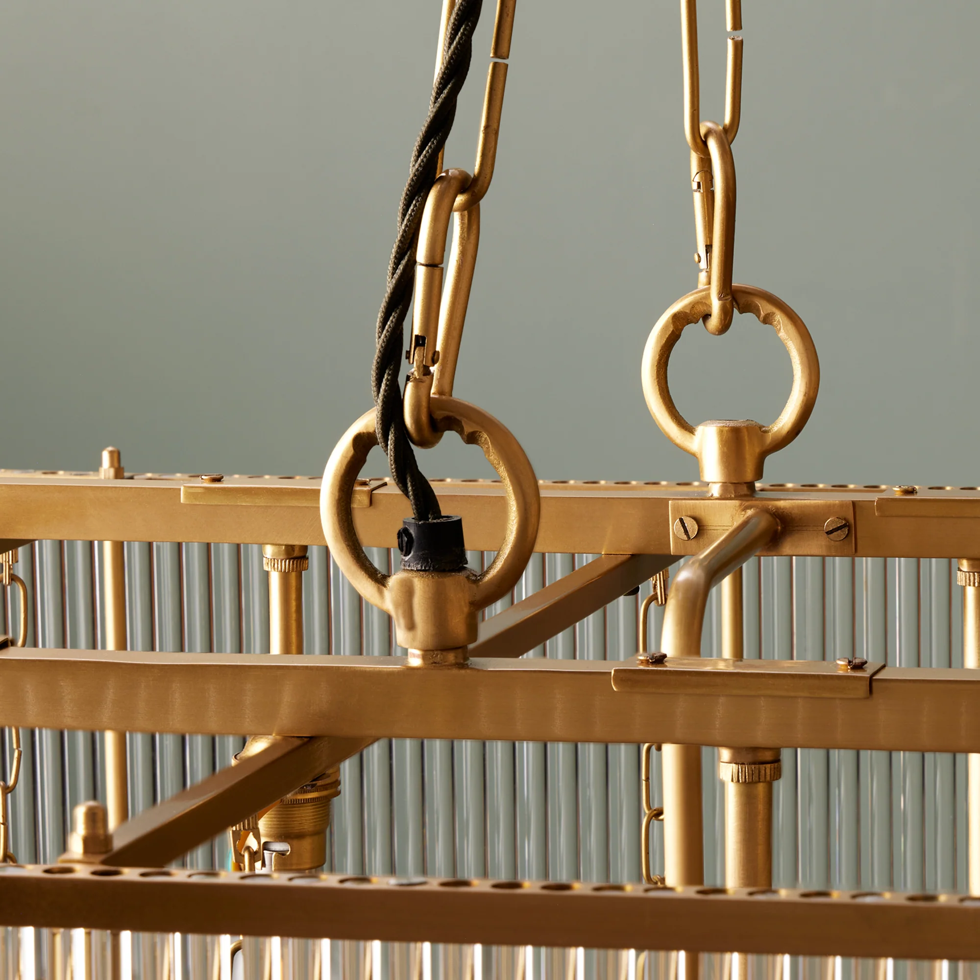 Larger Odin chandelier in brass and glass - Image 6