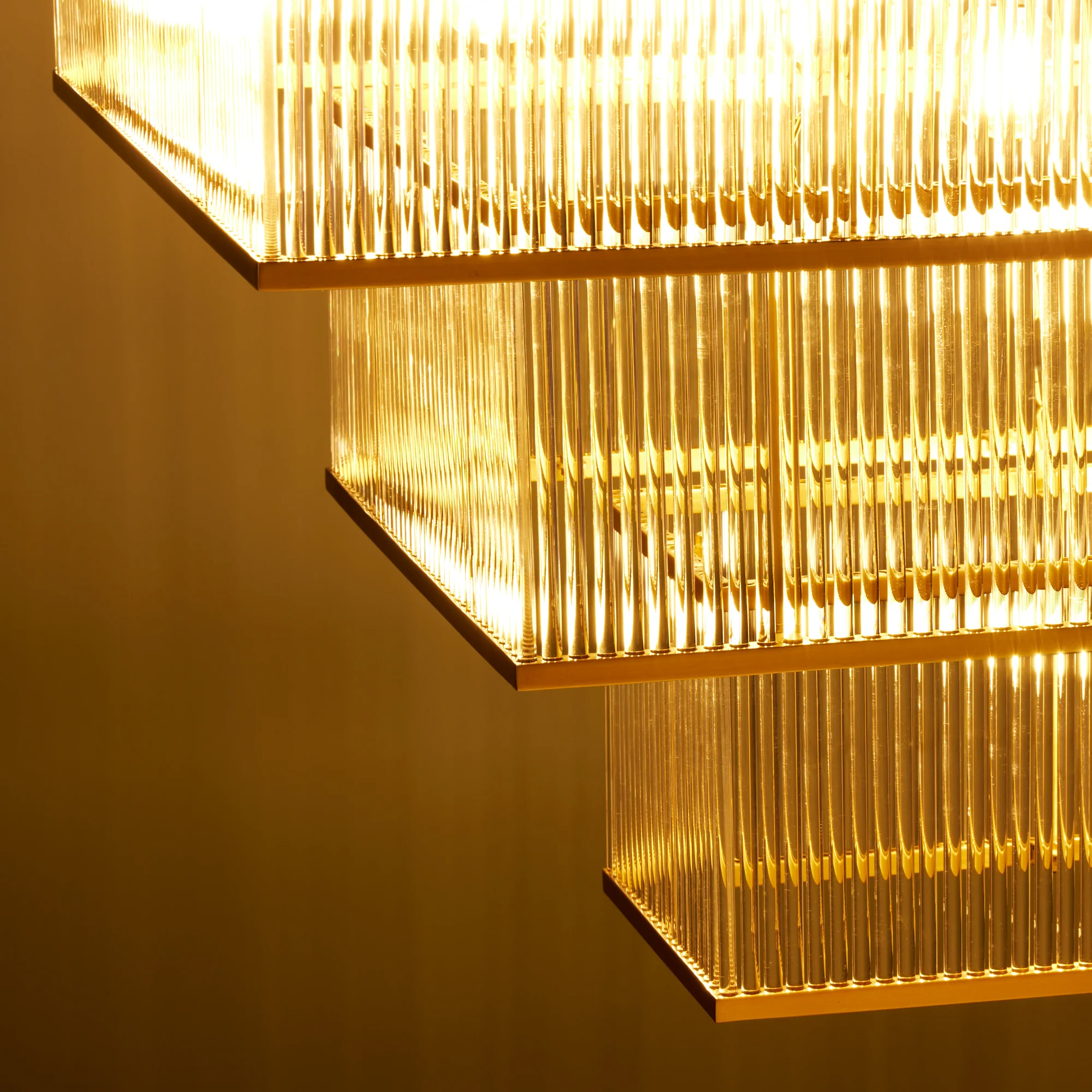 Larger Odin chandelier in brass and glass - Image 7