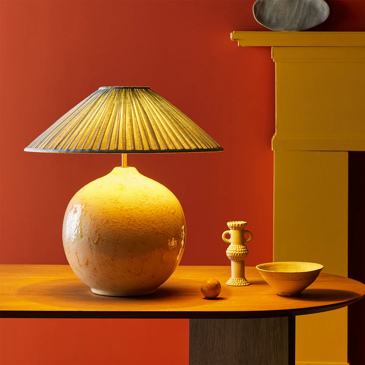 Larger Olly table lamp in white textured glaze - Image 2
