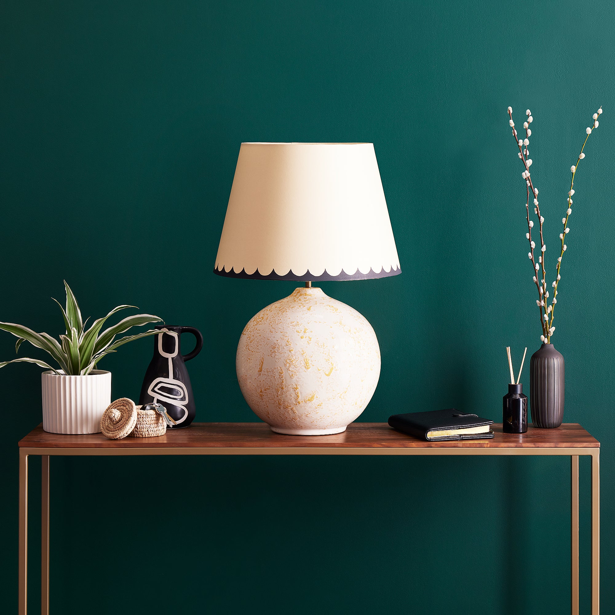 Larger Olly table lamp in white textured glaze - Image 5