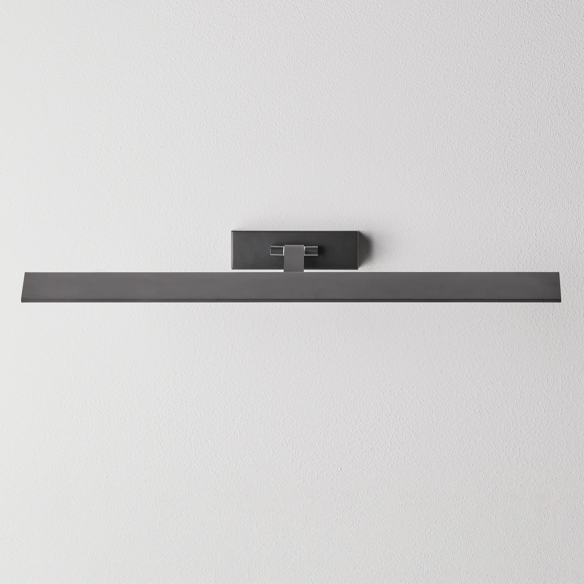 Larger Pelton picture light in black