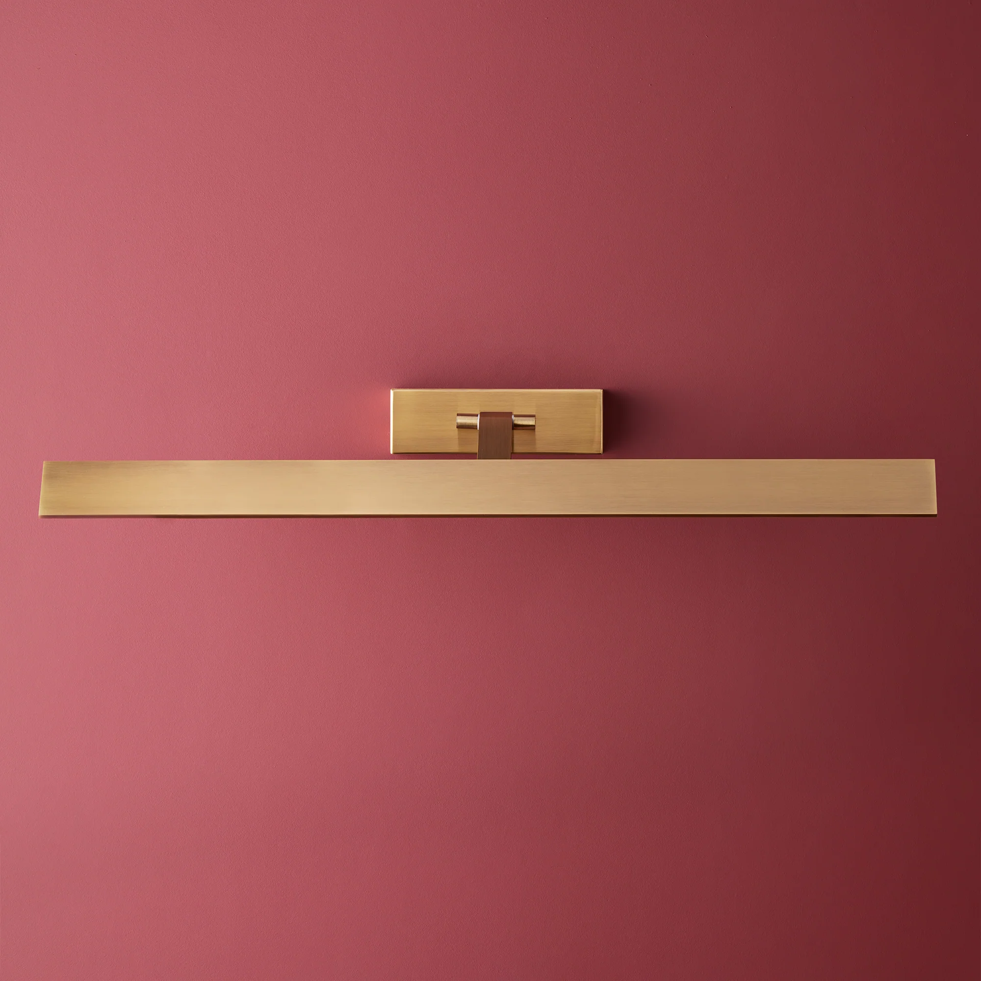 Larger Pelton picture light in brass