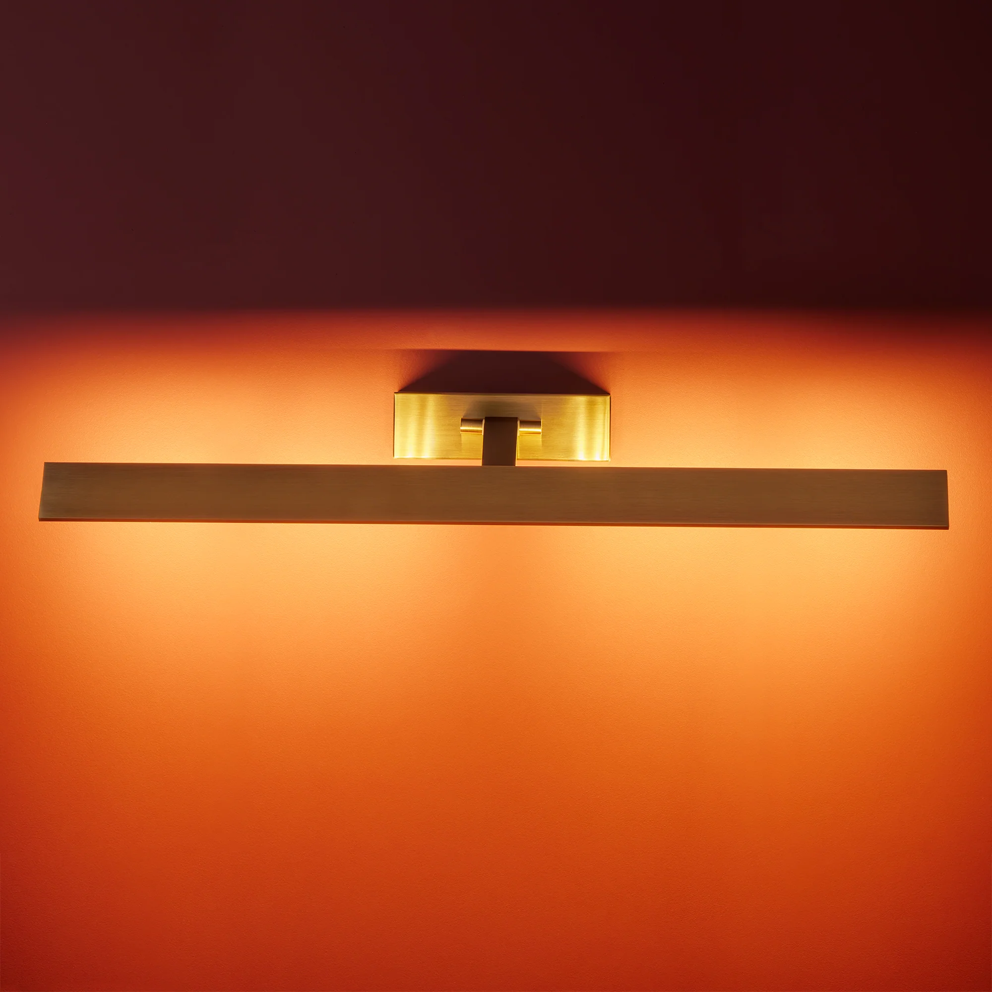 Larger Pelton picture light in brass - Image 2