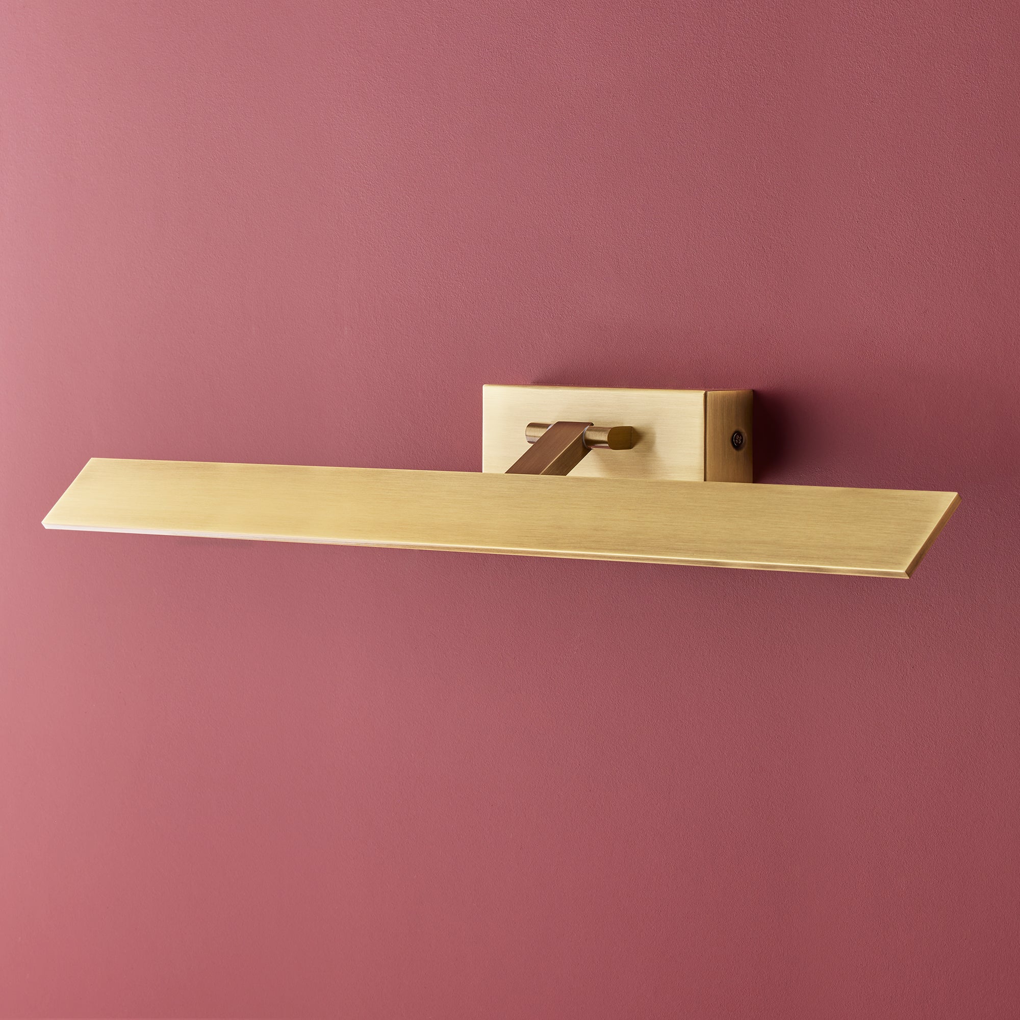 Larger Pelton picture light in brass - Image 6