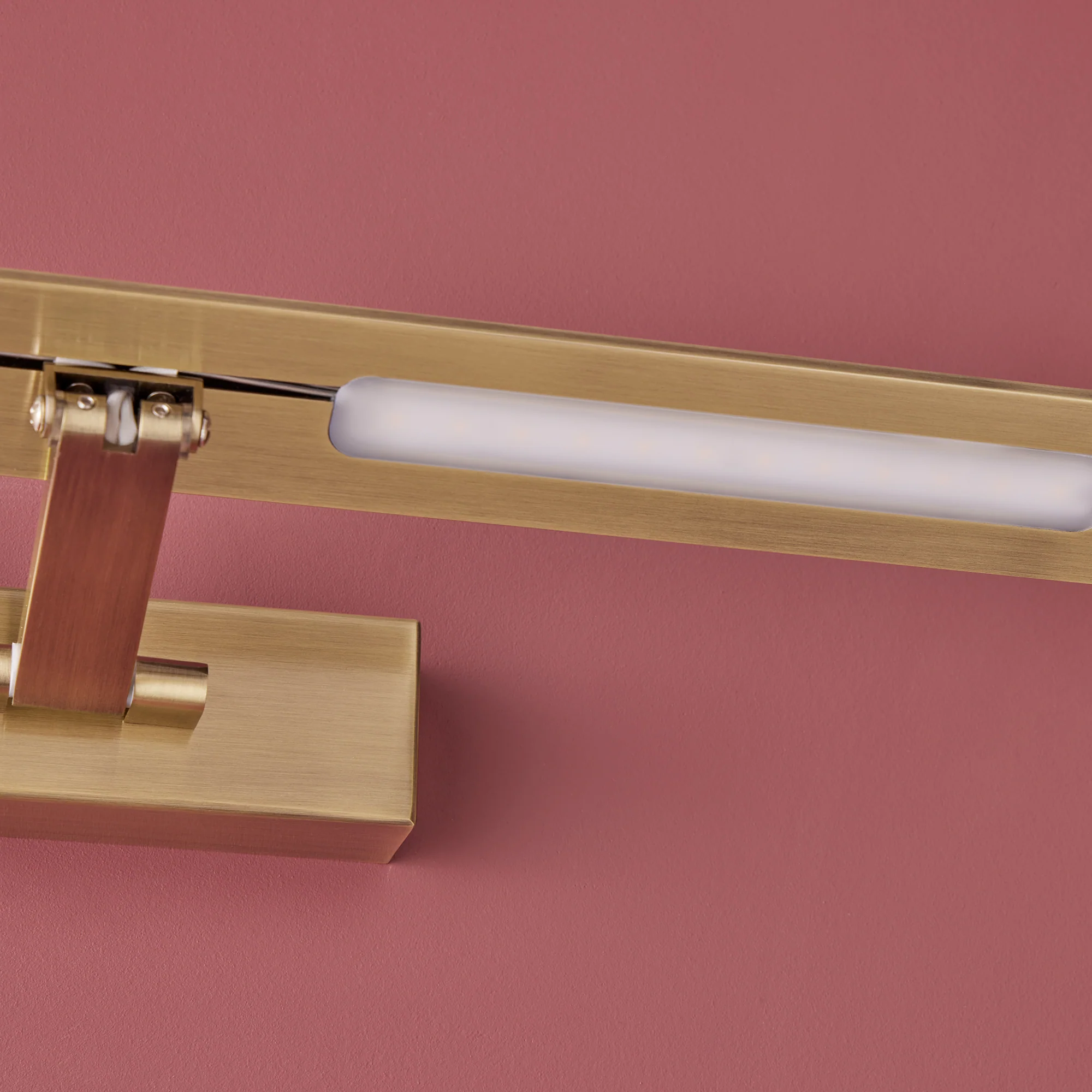 Larger Pelton picture light in brass - Image 8