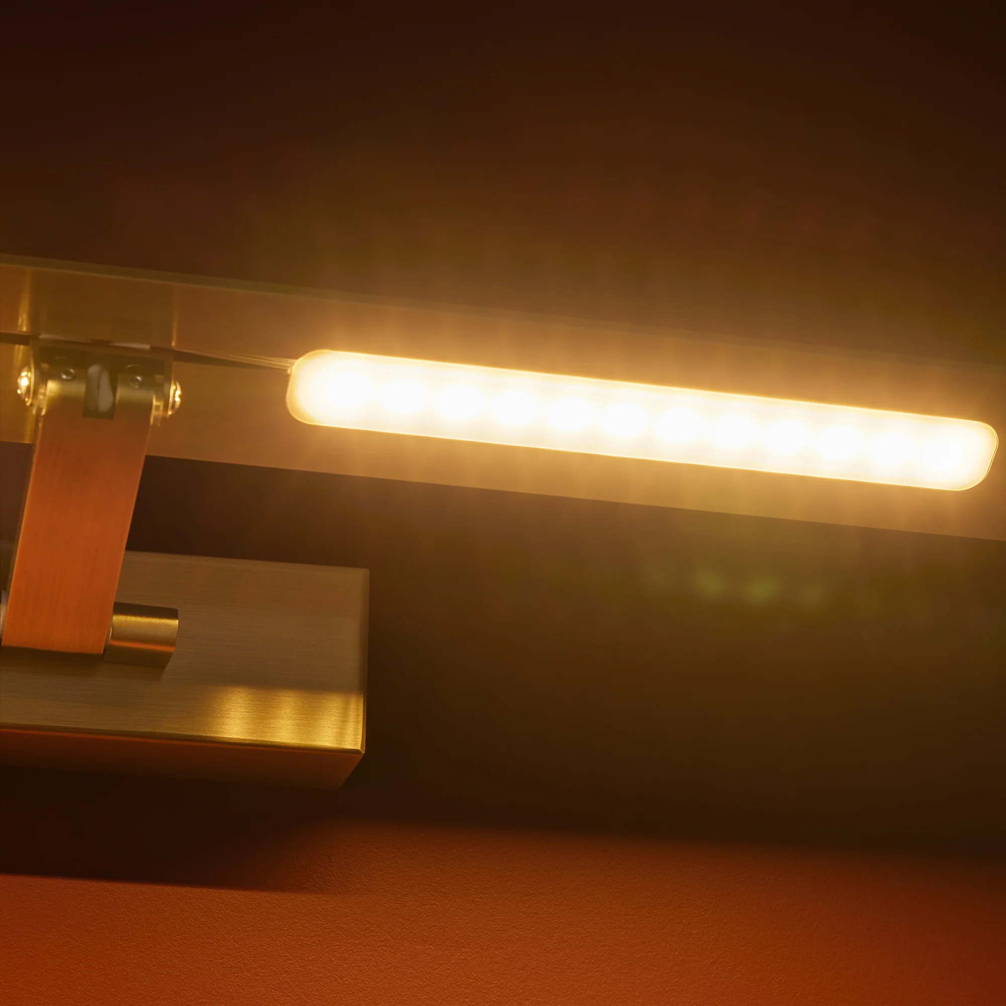 Larger Pelton picture light in brass - Image 9