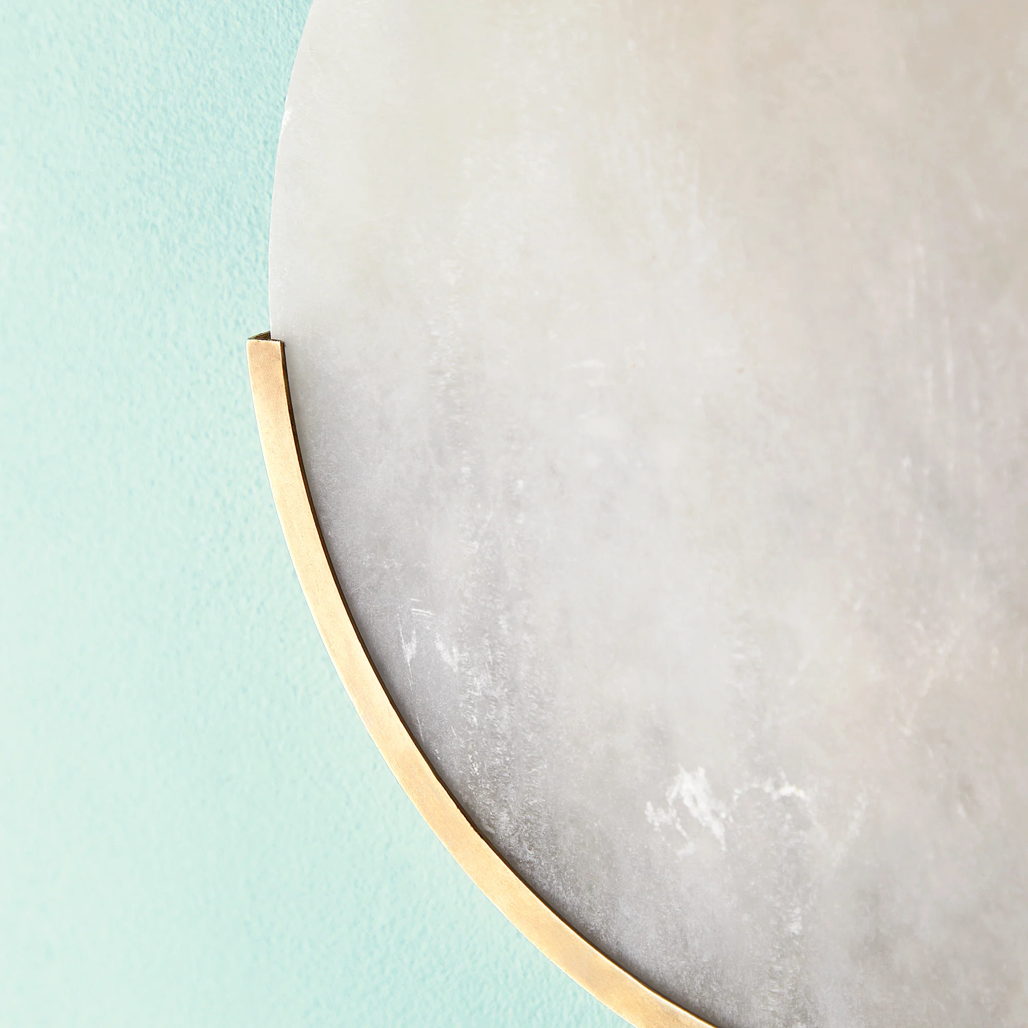Larger Plato wall light in alabaster and brass - Image 11