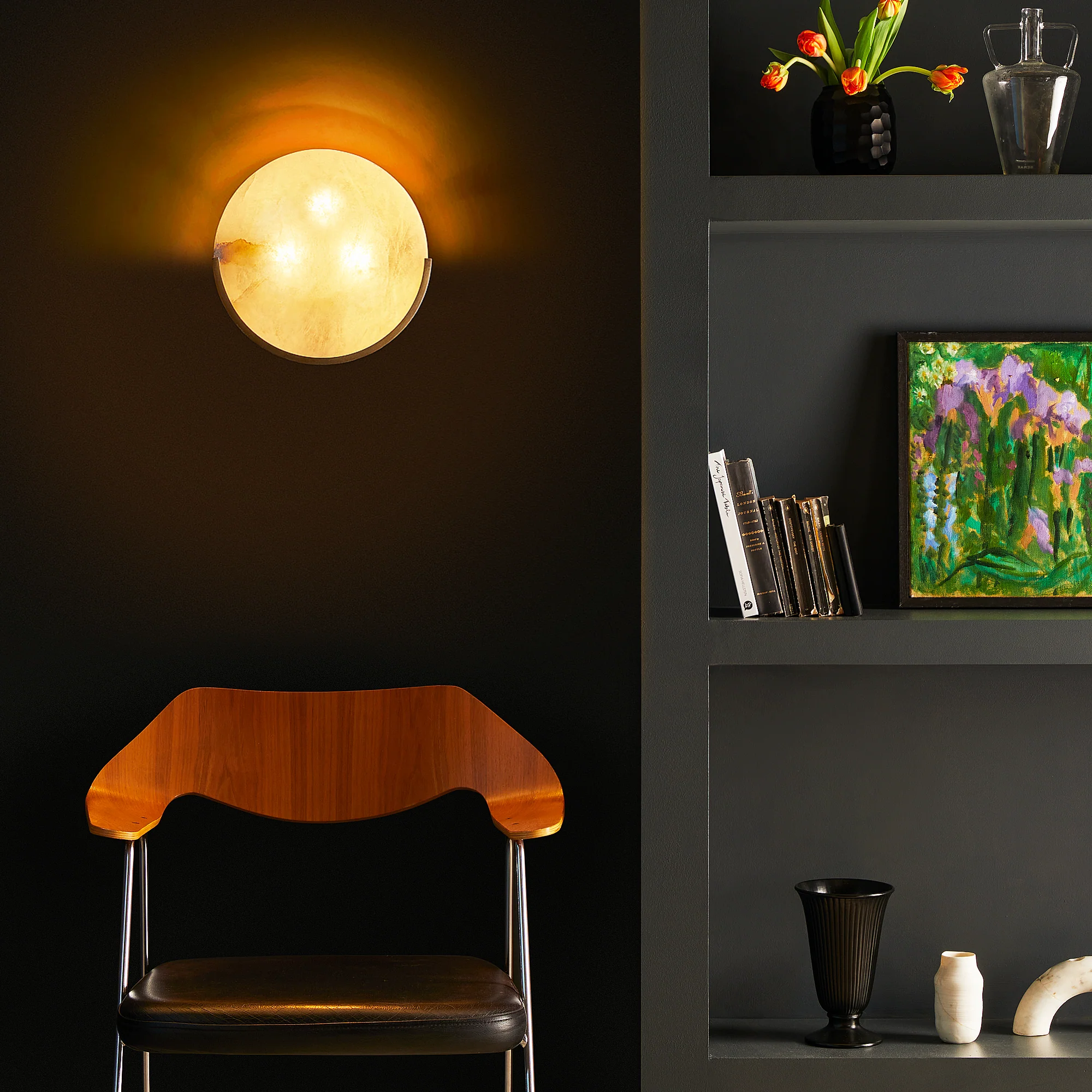 Larger Plato wall light in alabaster and brass - Image 3