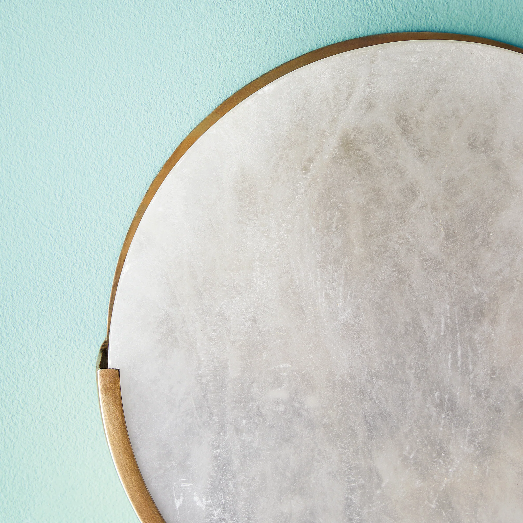 Larger Plato wall light in alabaster and brass - Image 5