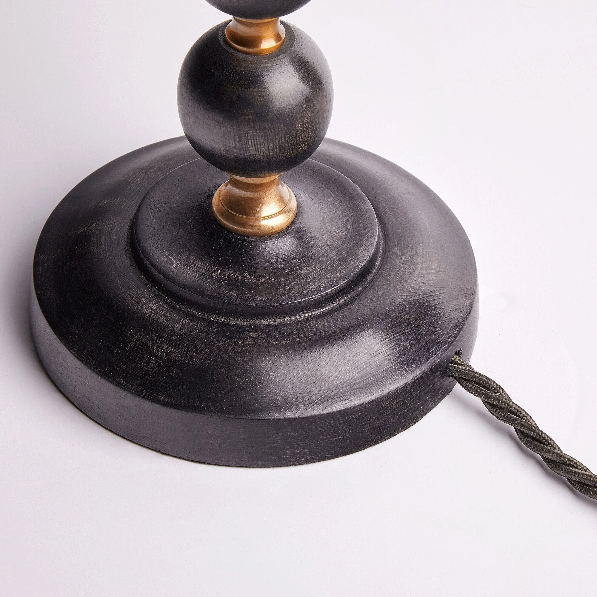 Larger Rosie table lamp in wood and brass - Image 6