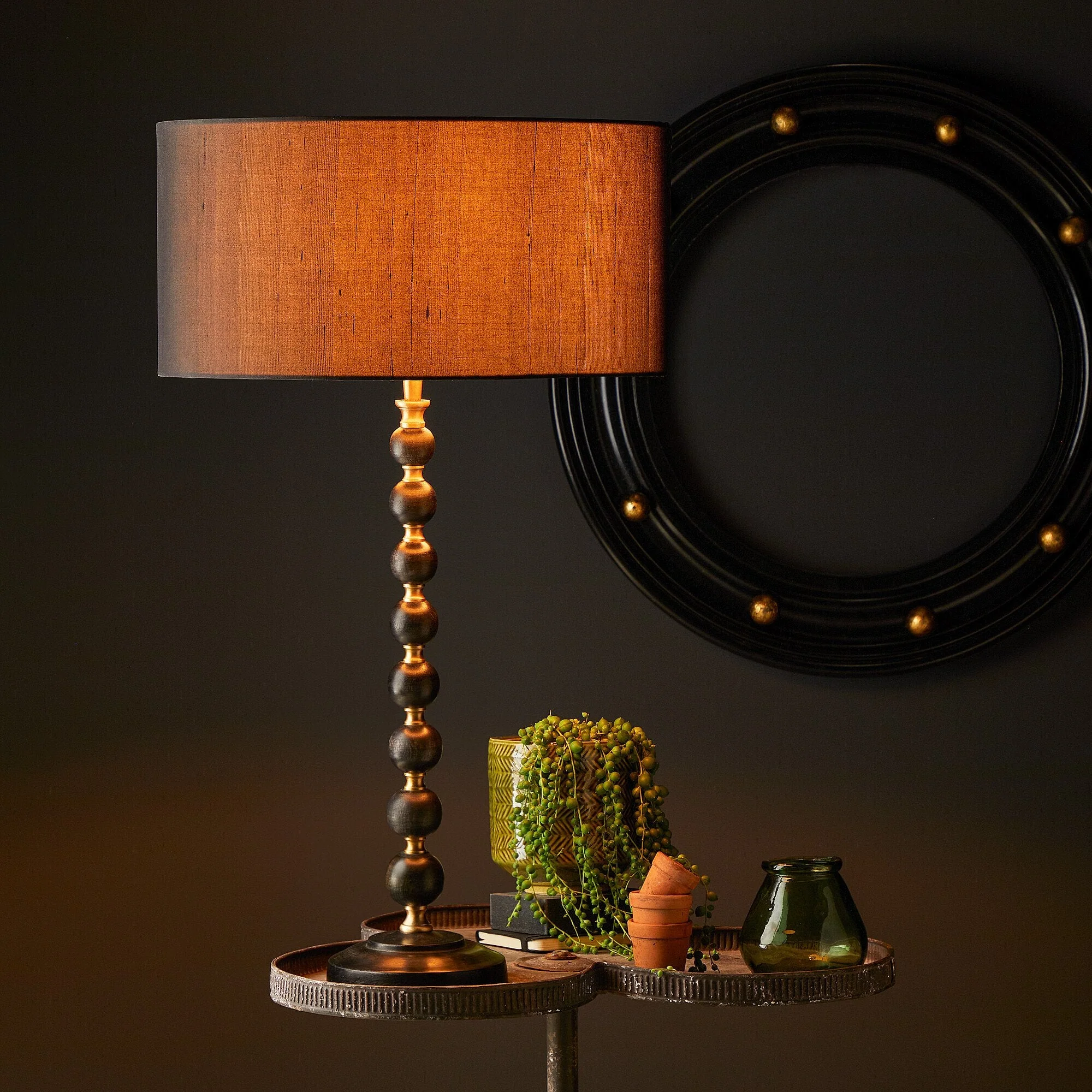 Larger Rosie table lamp in wood and brass - Image 8