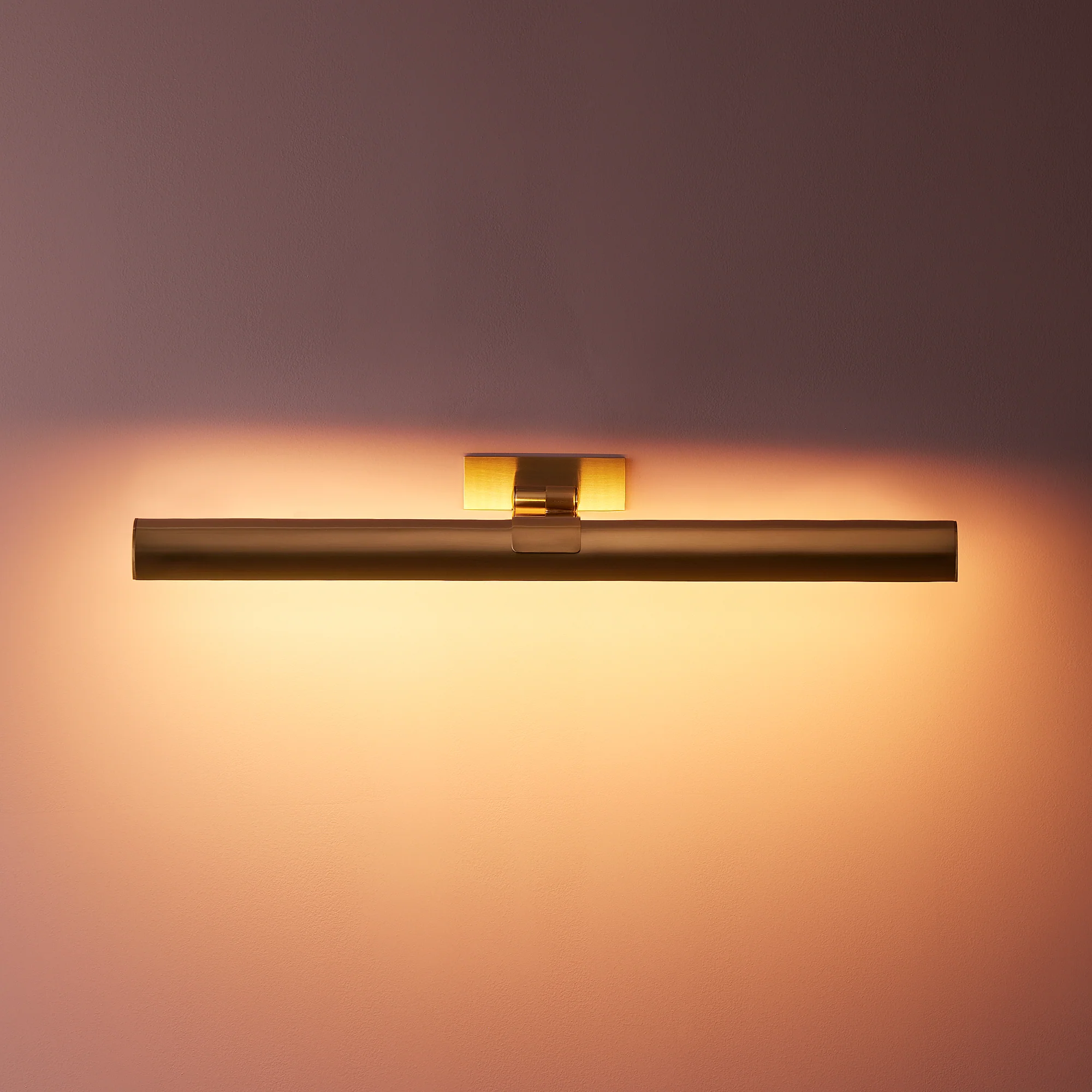 Larger Seurat rechargeable picture light in antique brass - Image 2