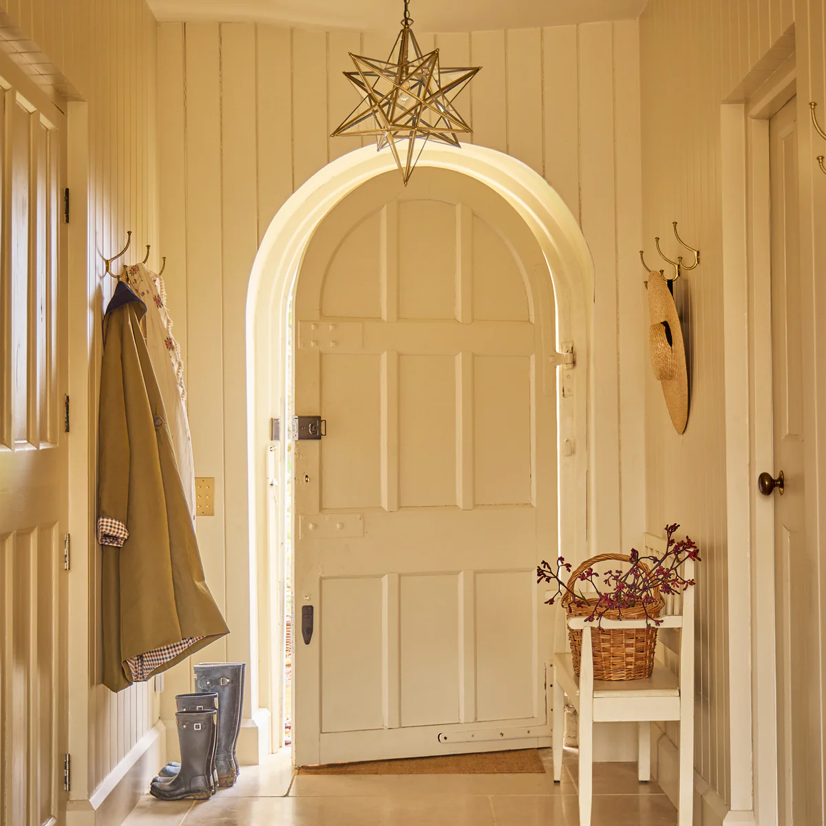 larger Stella pendant light in clear glass - Image 13