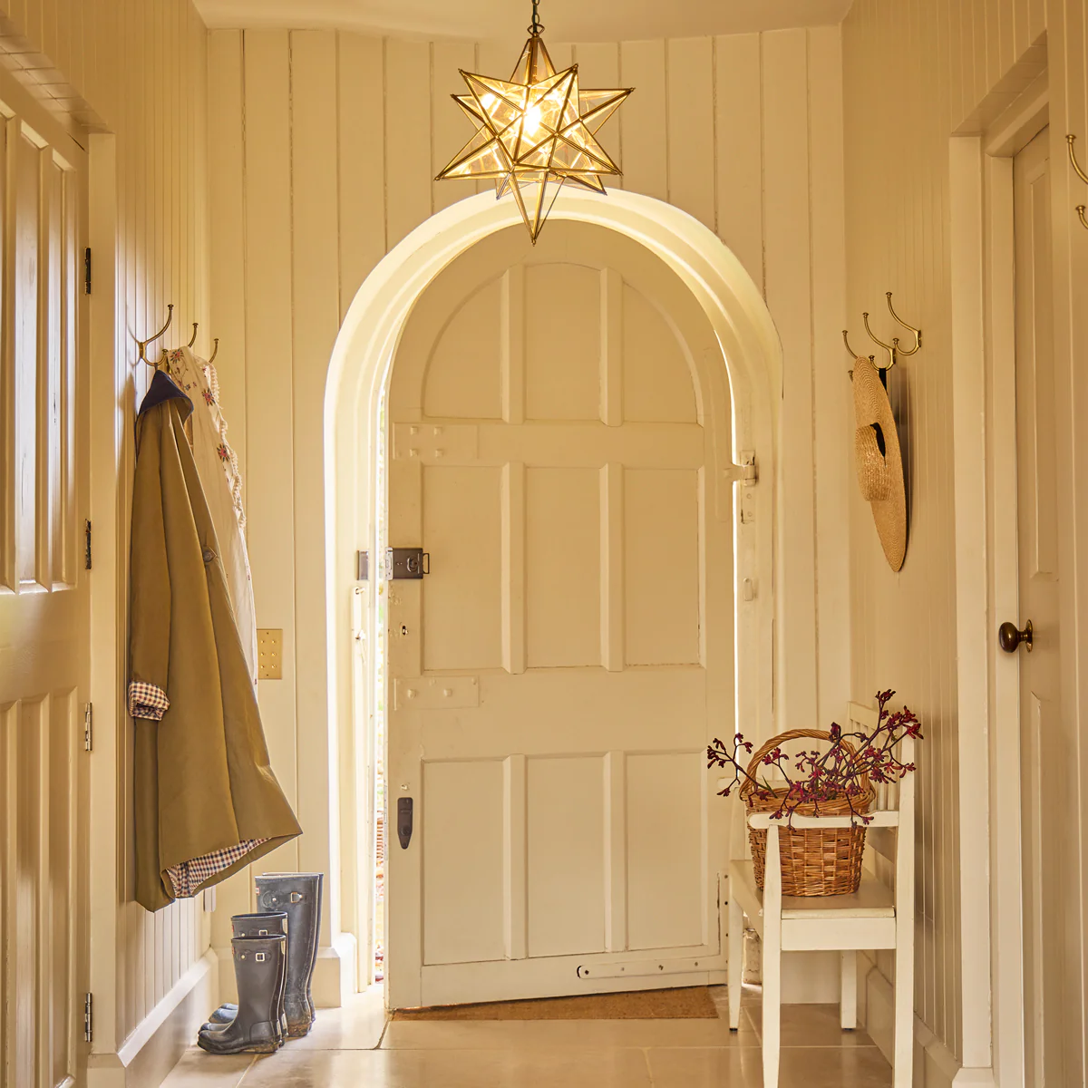 larger Stella pendant light in clear glass - Image 14