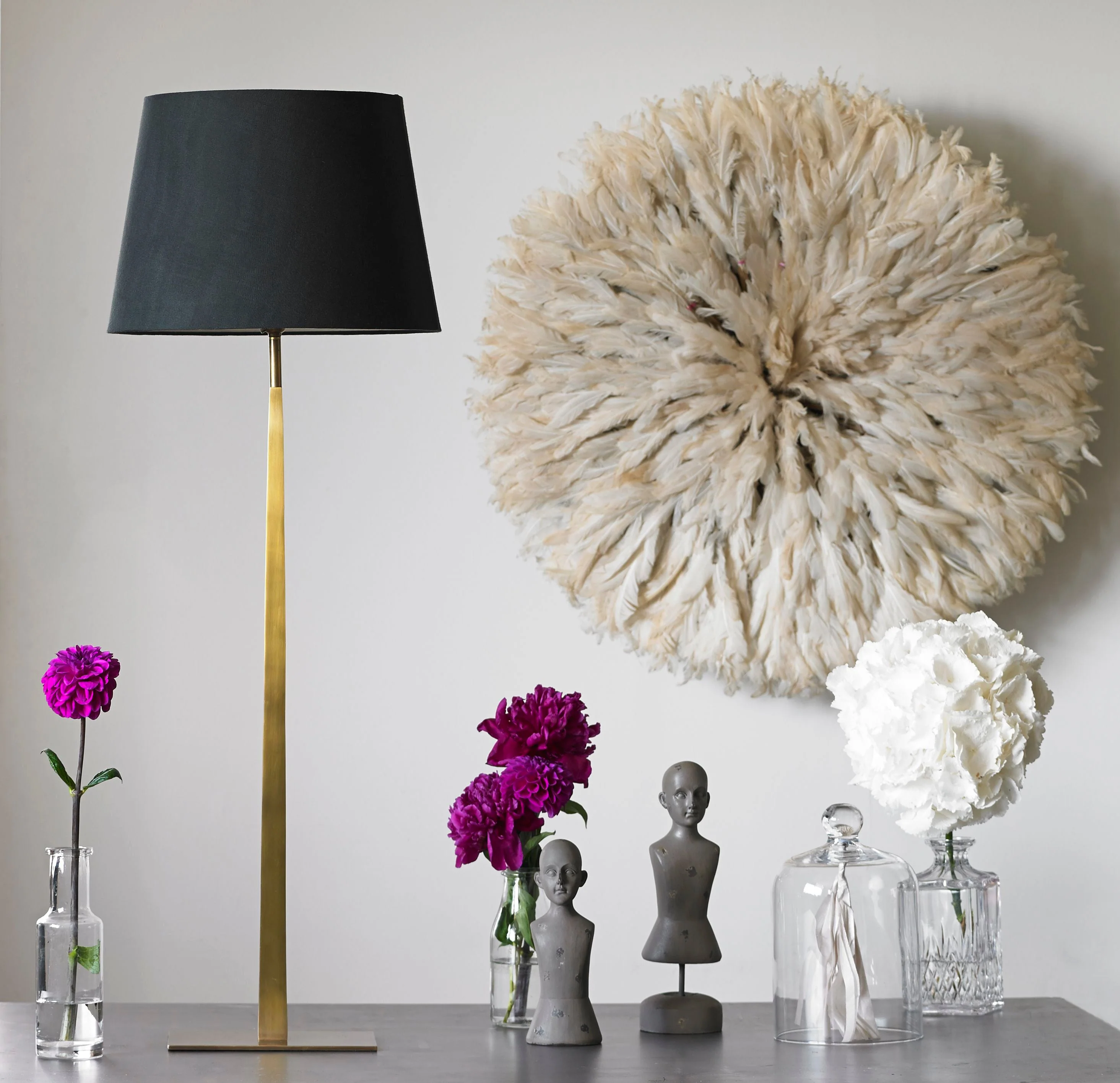 Larger Trafalgar table lamp in antique brass - Image 7