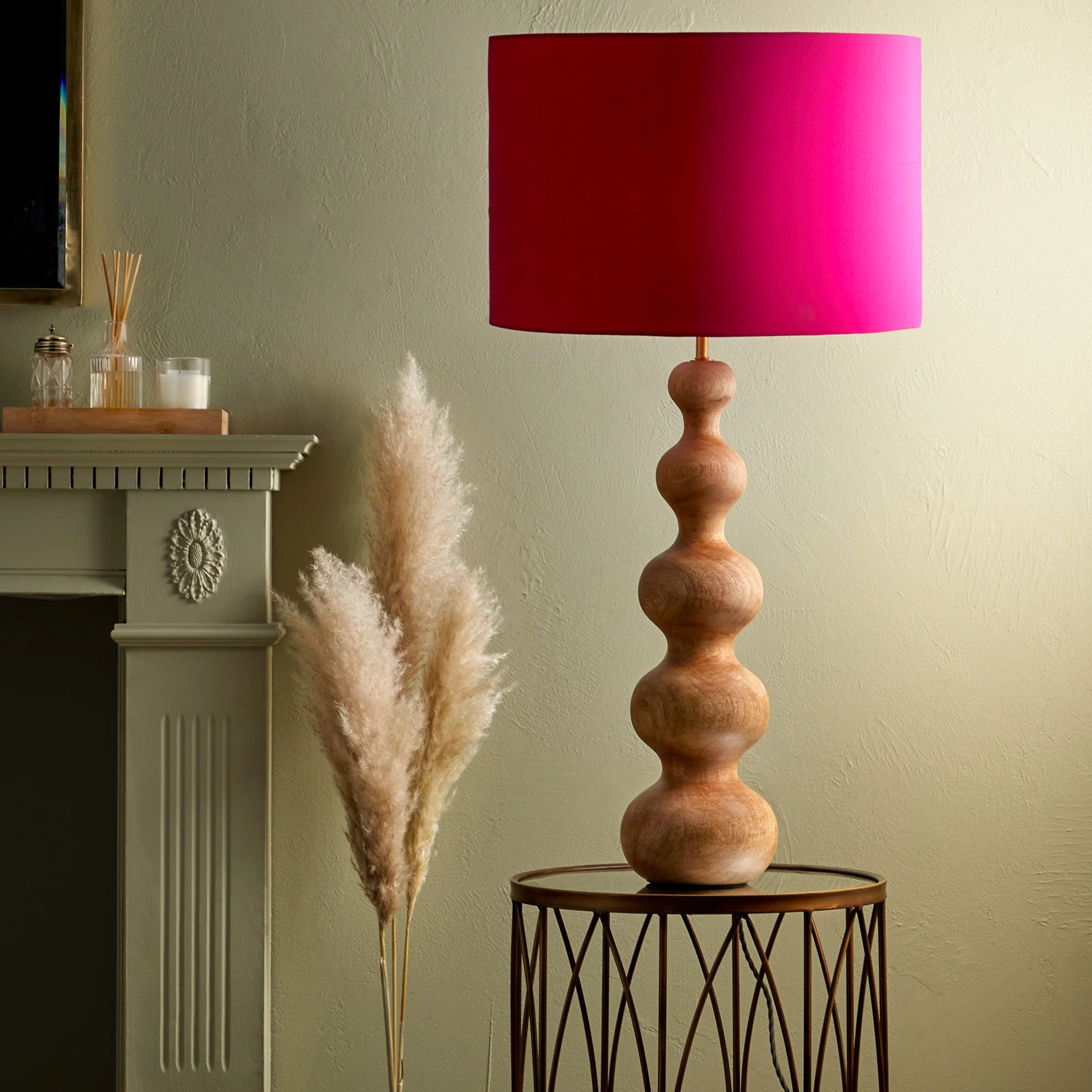 Larger Wobster table lamp in natural wood - Image 8