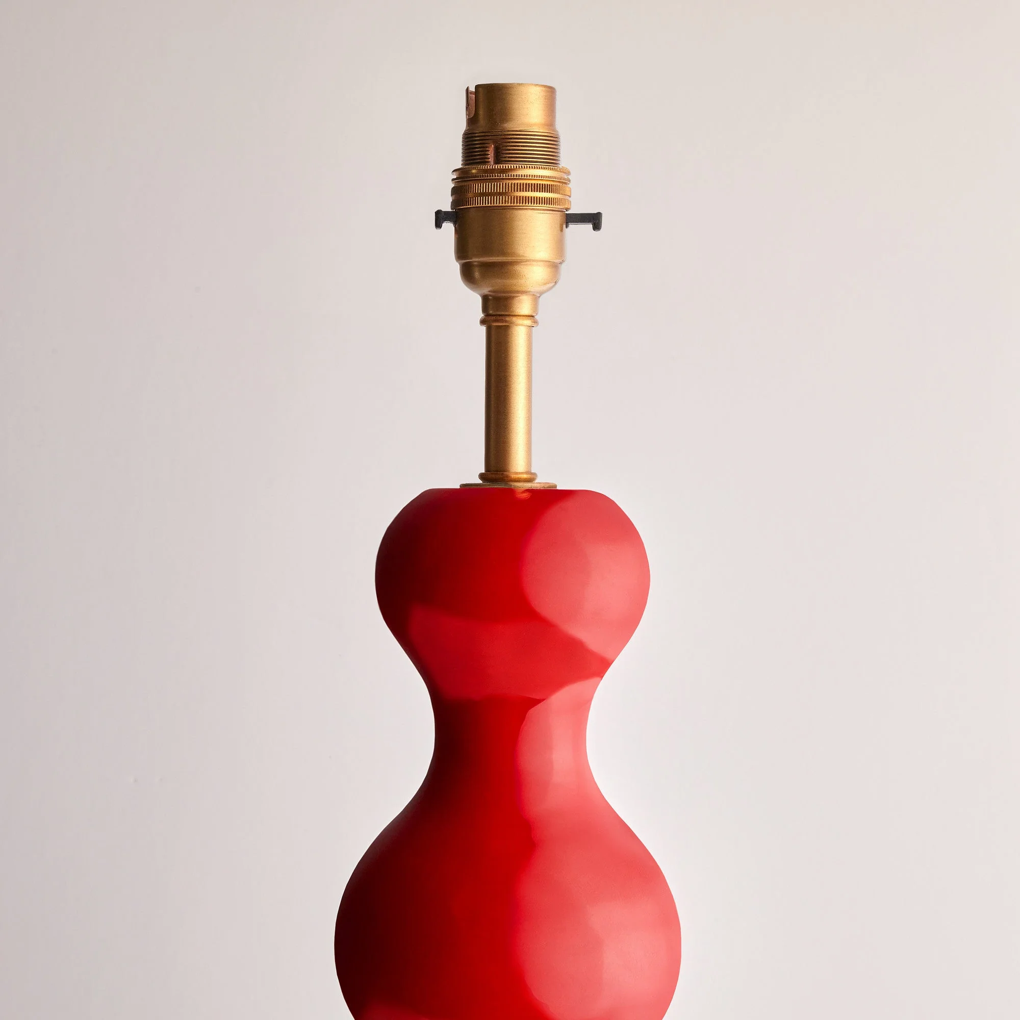 Larger Wobster table lamp in red lacquered wood - Image 3