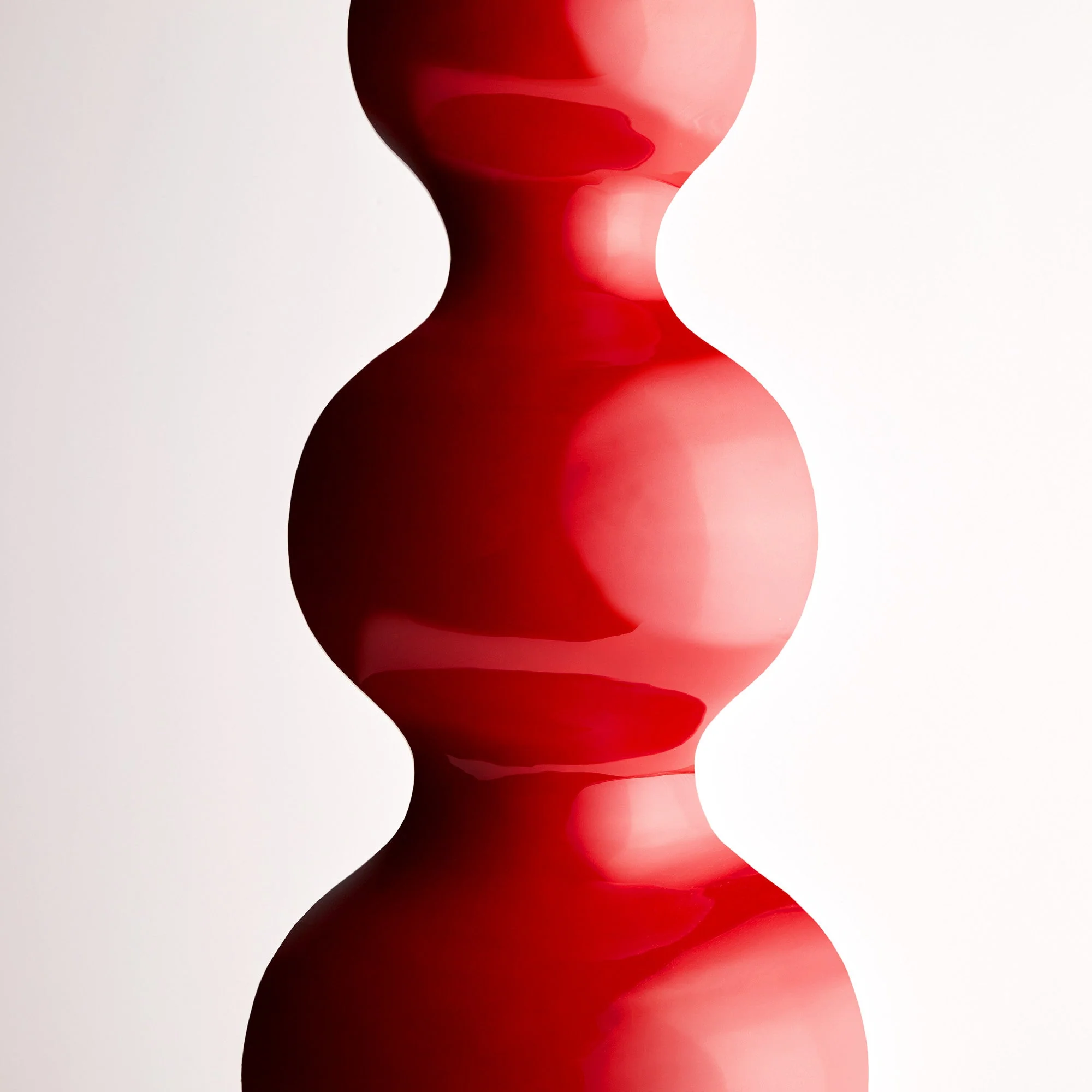 Larger Wobster table lamp in red lacquered wood - Image 4