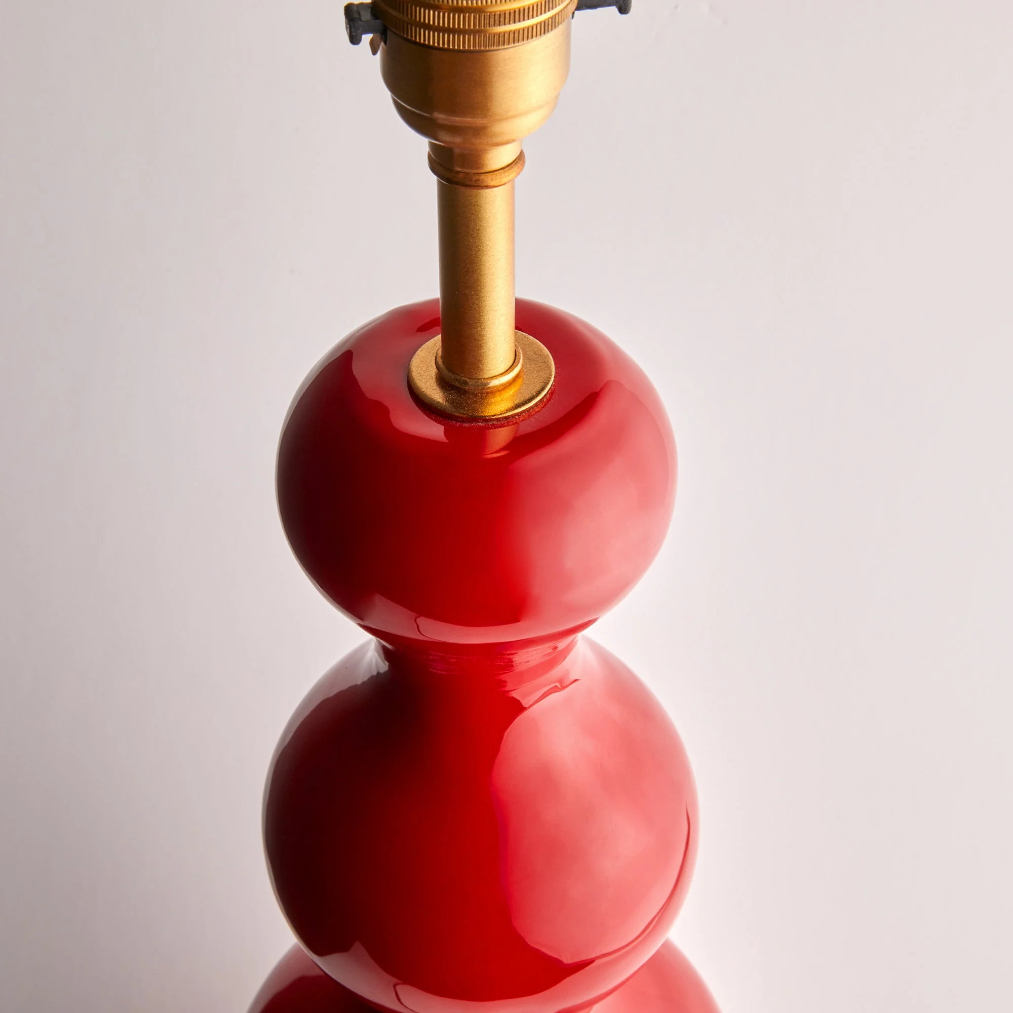 Larger Wobster table lamp in red lacquered wood - Image 8