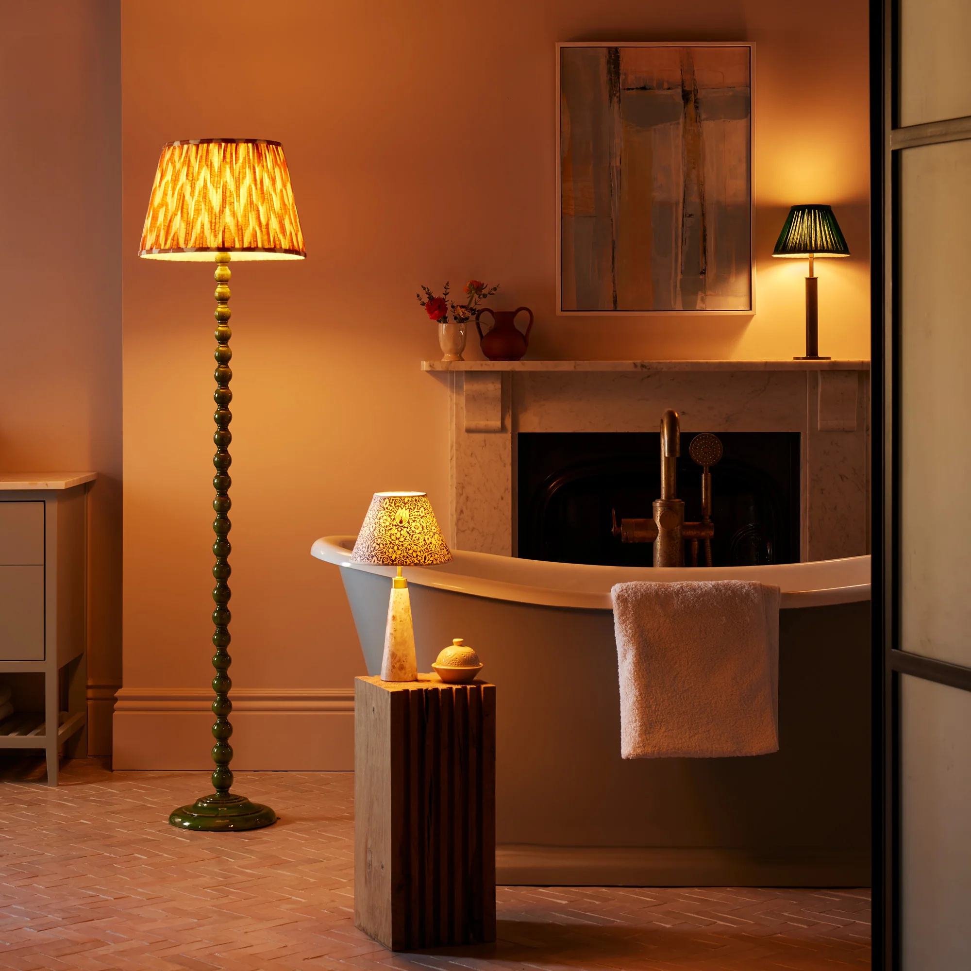 Lillee rechargeable standing lamp in green - Image 9