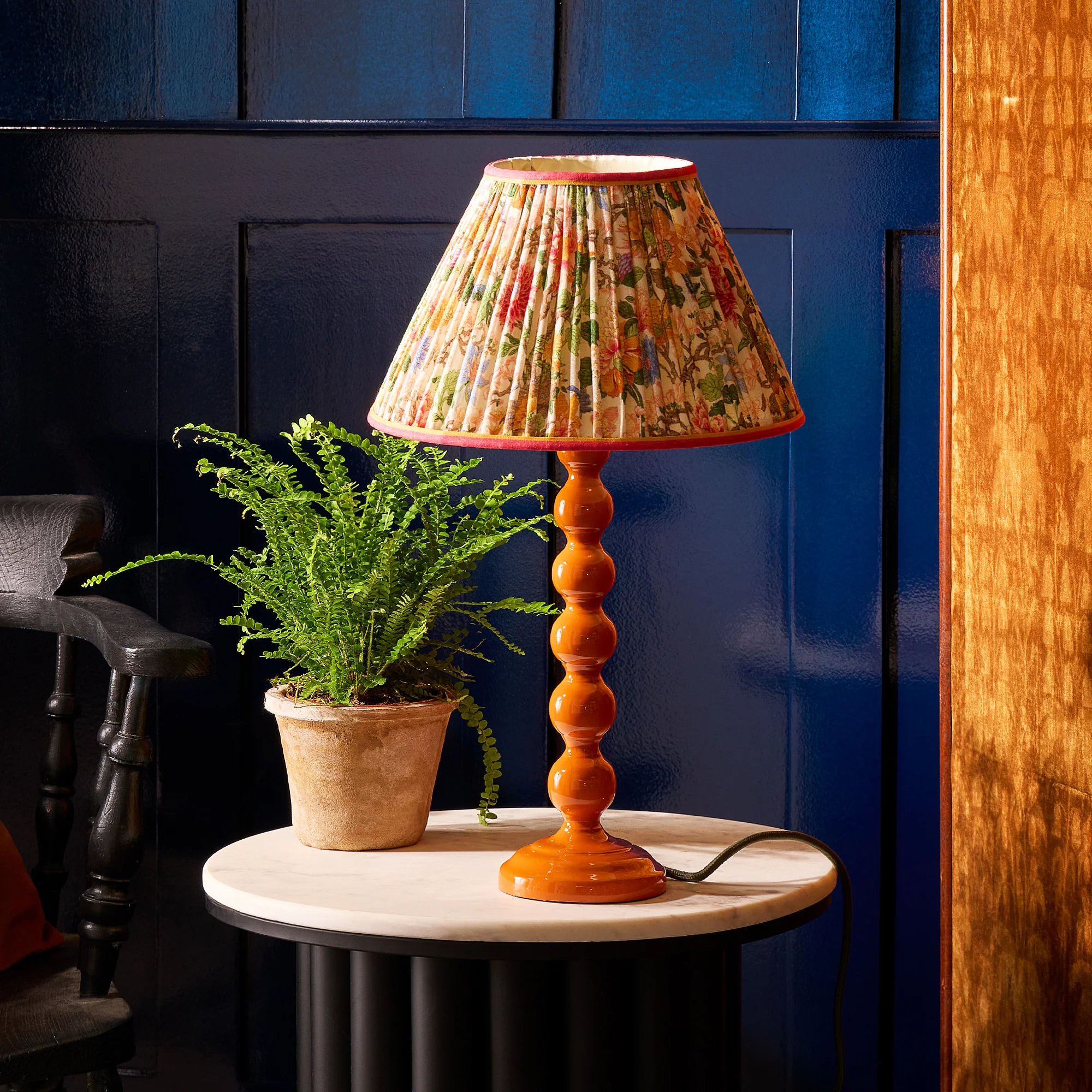Lillee table lamp in burnt orange lacquered wood - Image 7