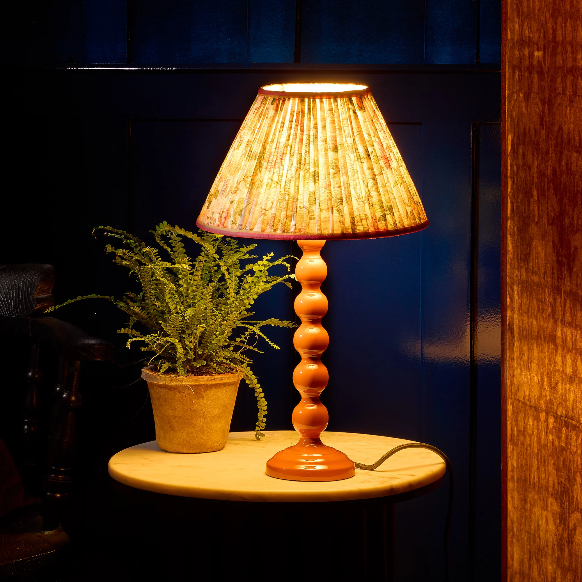 Lillee table lamp in burnt orange lacquered wood - Image 8