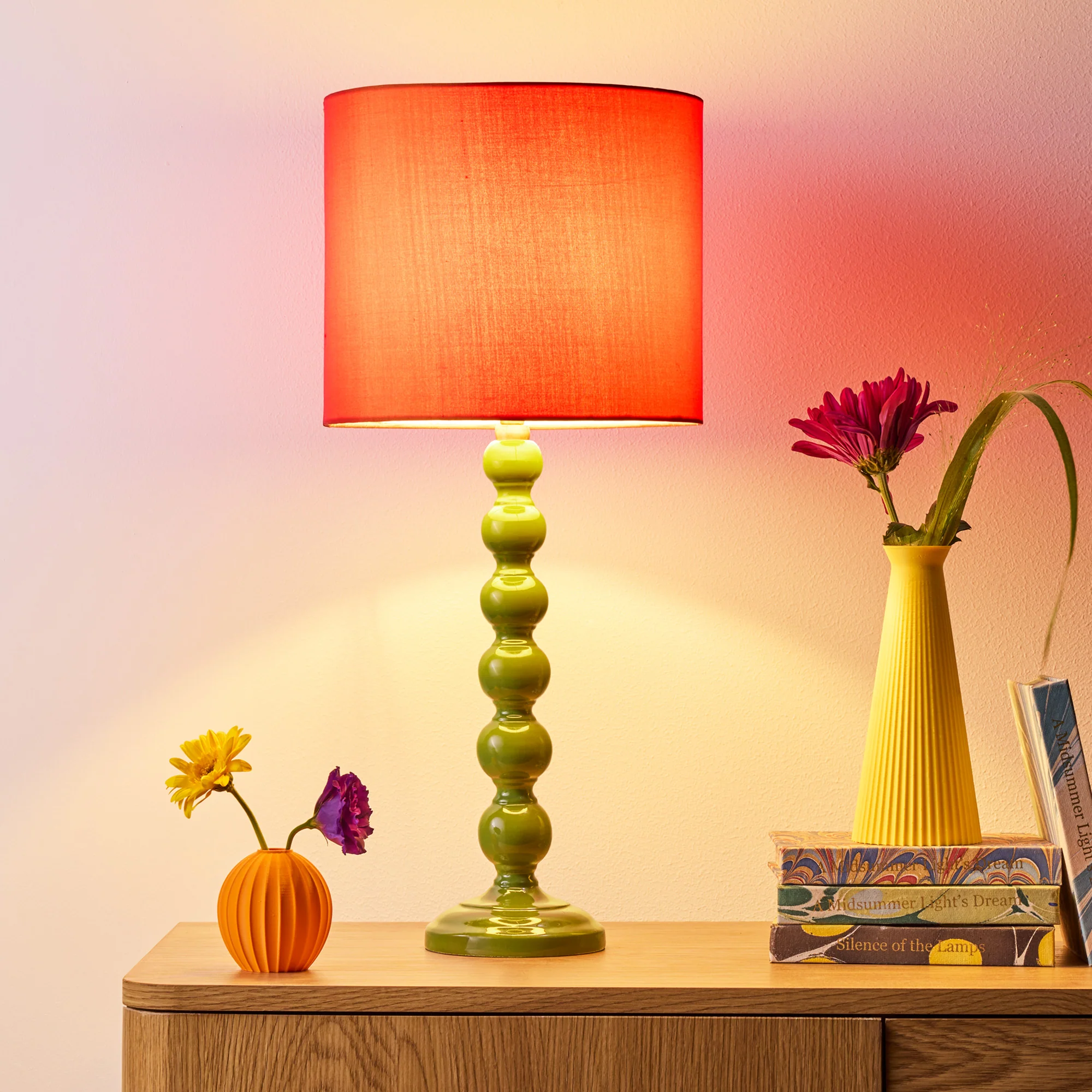 Lillee table lamp in green - Image 2