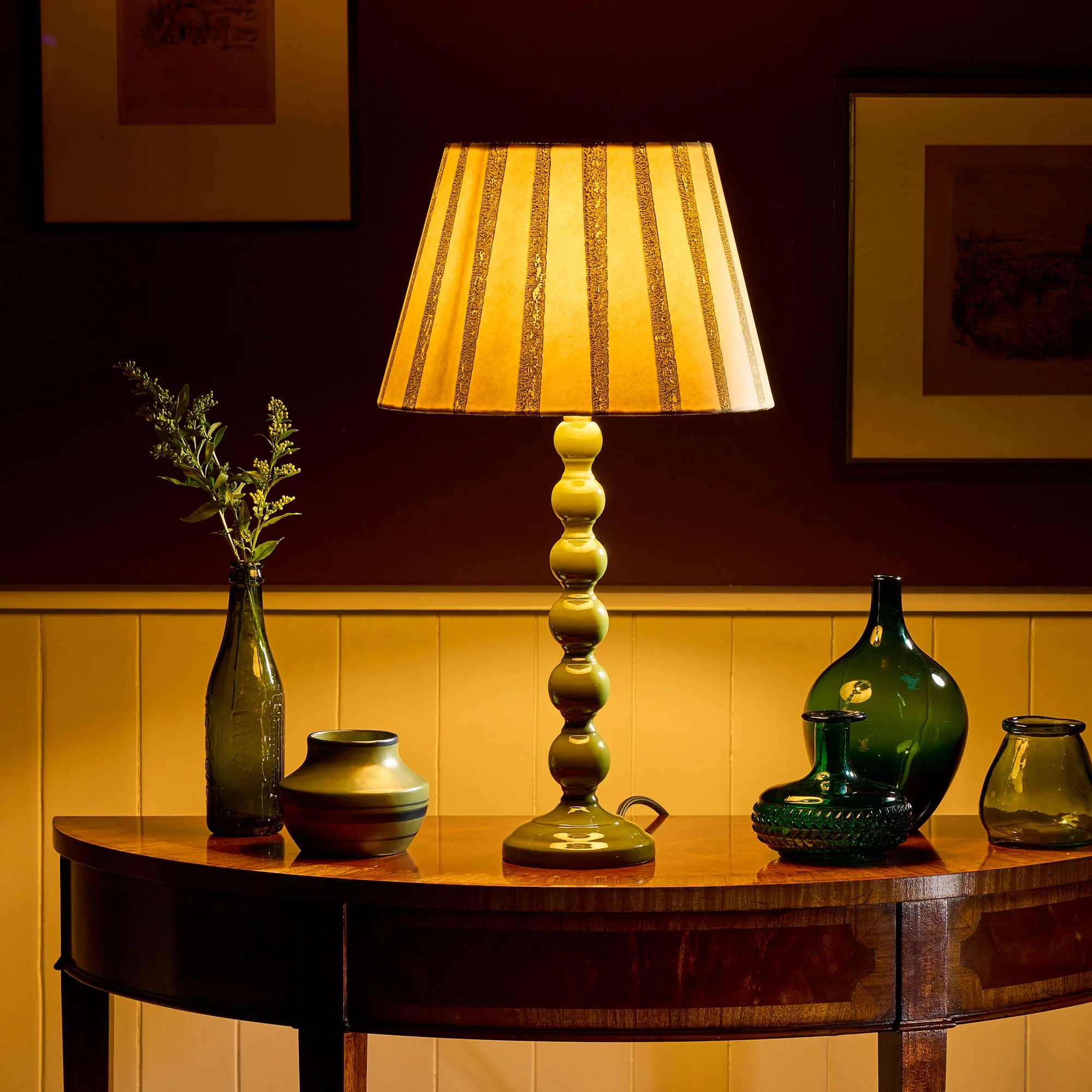 Lillee table lamp in green - Image 8