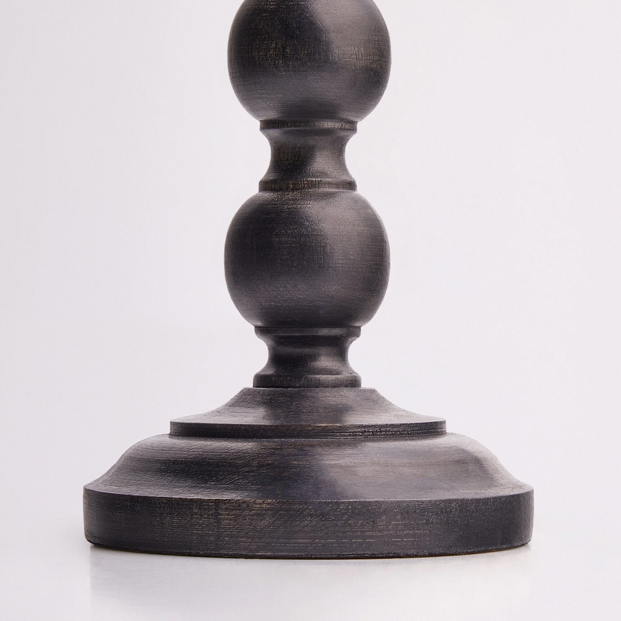 Lillee table lamp in wood with an ebony finish - Image 4