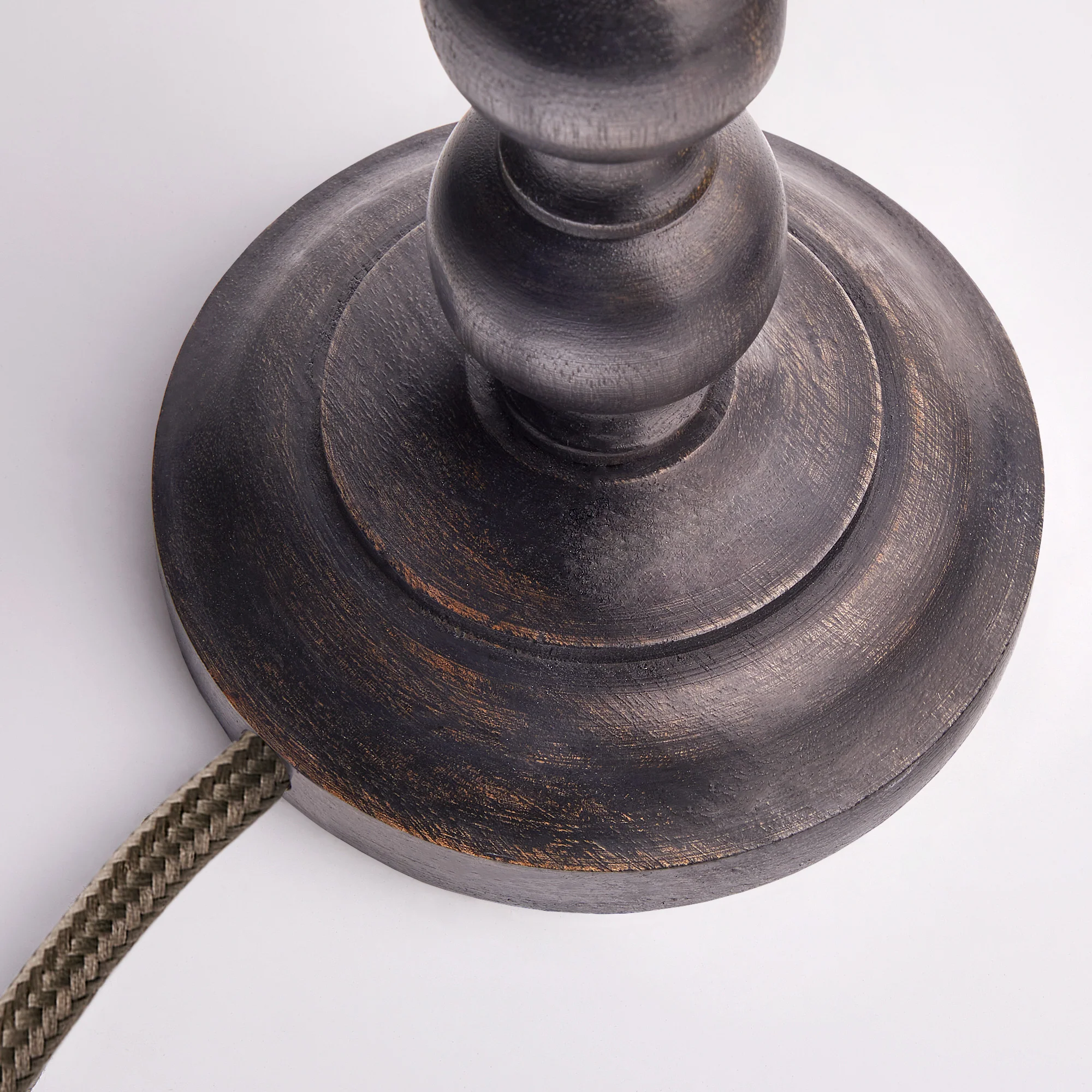 Lillee table lamp in wood with an ebony finish - Image 5