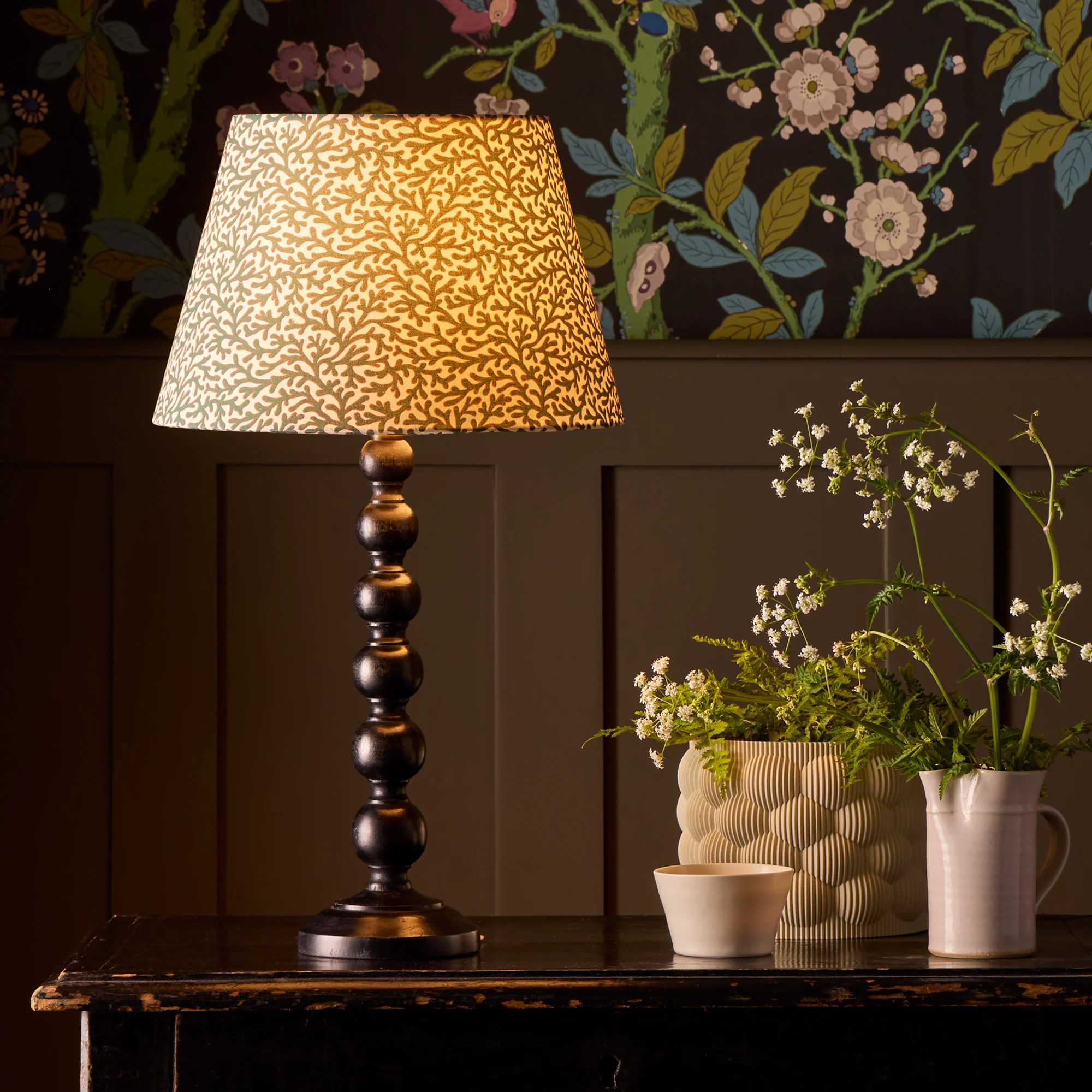 Lillee table lamp in wood with an ebony finish - Image 8