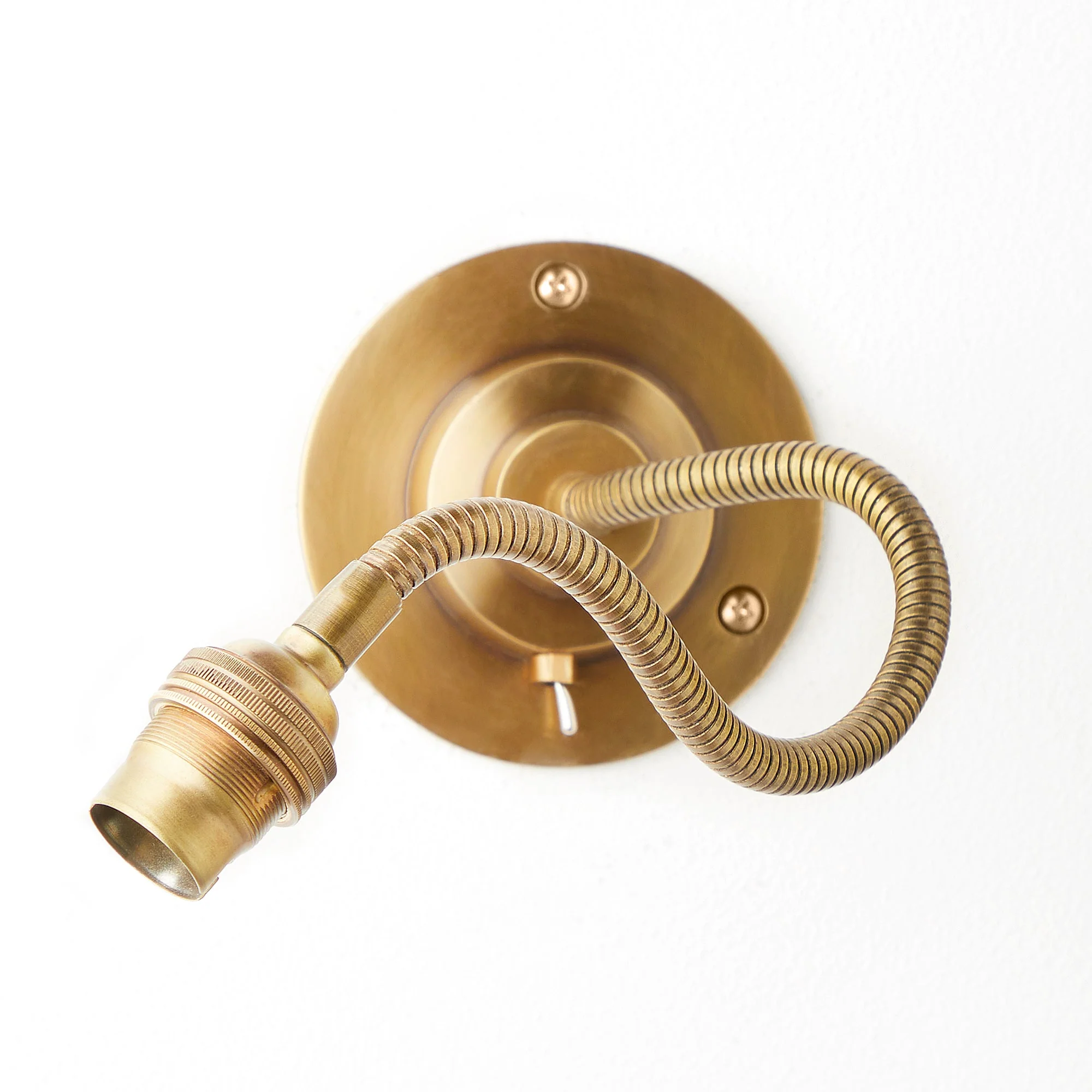 Lissome wall fitting in antiqued brass - Image 3