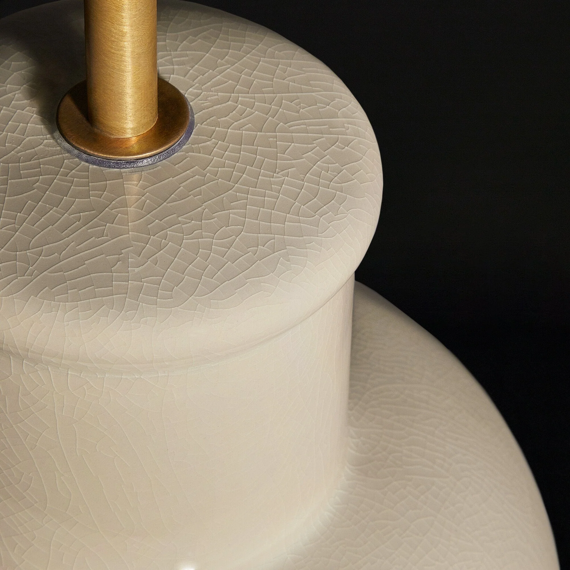 Larger Lolita table lamp in a stone glaze - Image 10