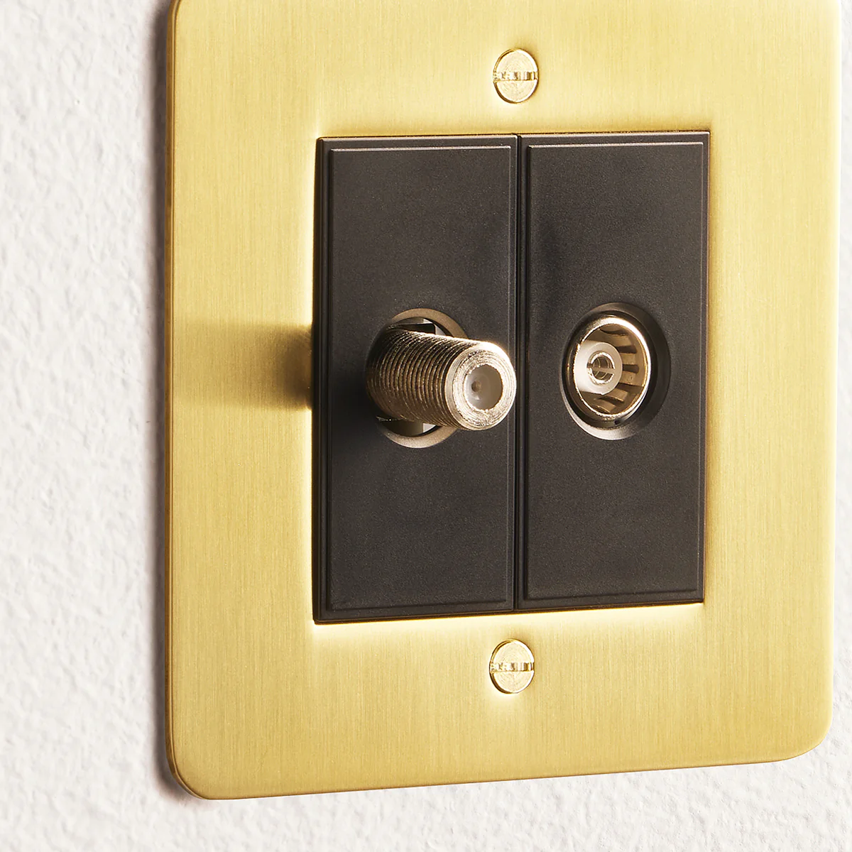 Lucian 1G satellite socket & TV socket in top brass - Image 4