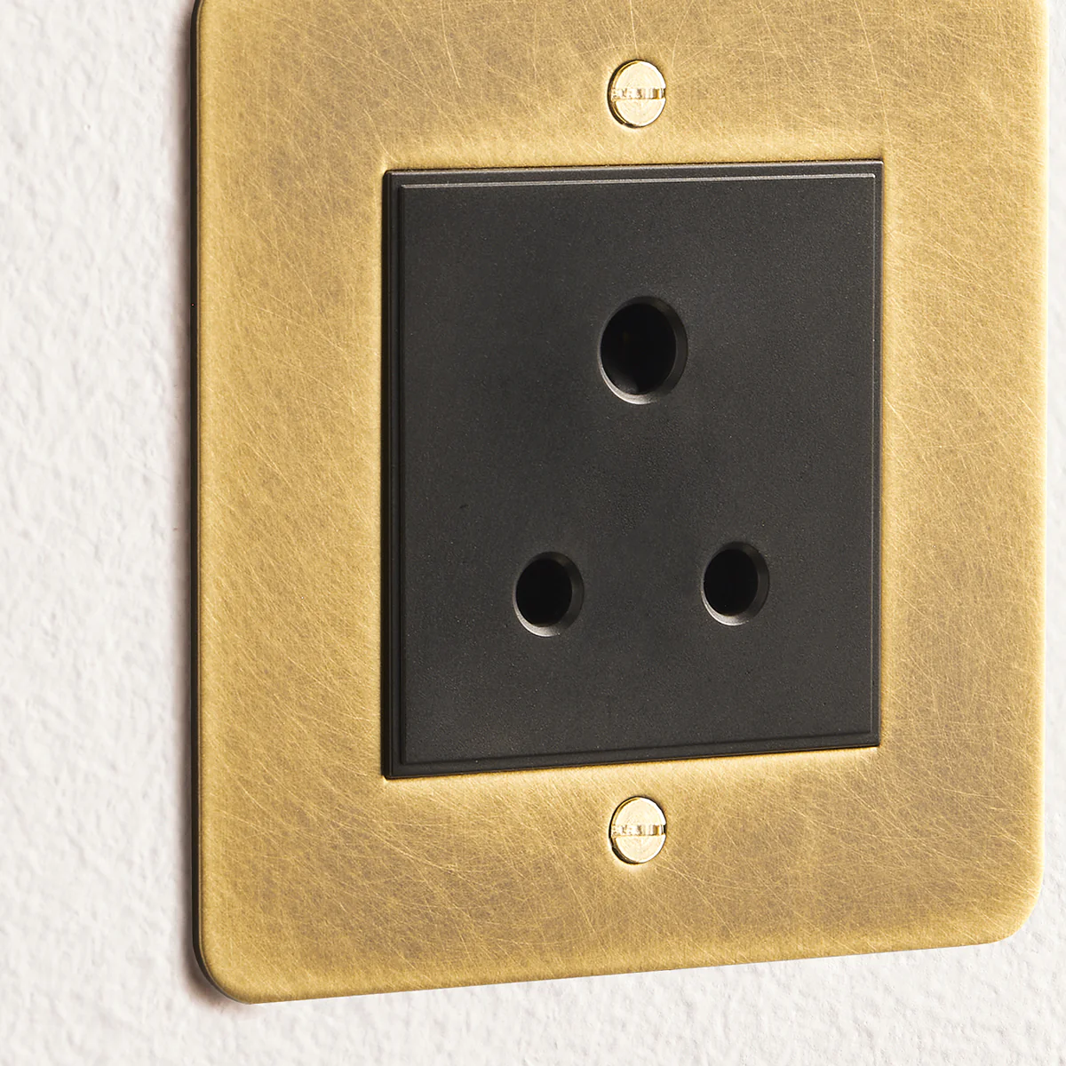 Lucian 5A socket with black inserts in aged brass - Image 4
