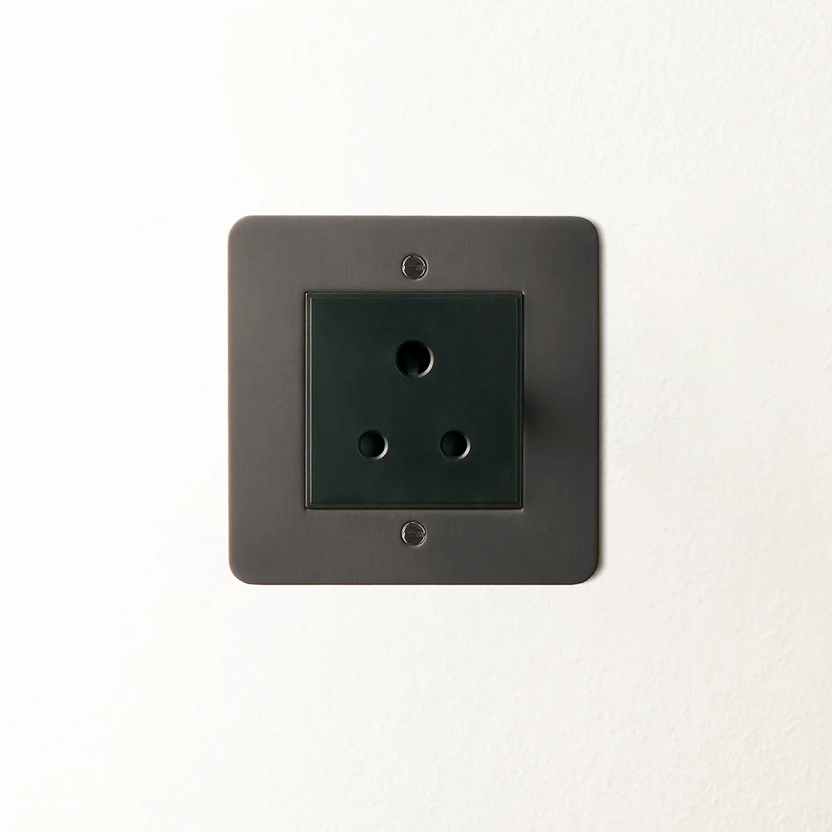 Lucian 5A socket with black inserts in bronze