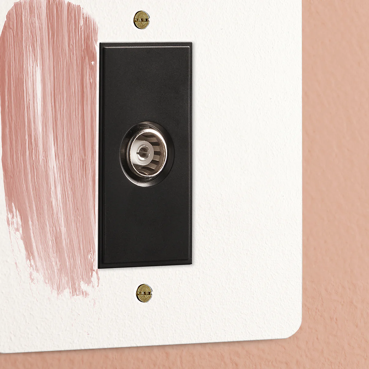 Lucian coaxial socket single outlet in a paintable finish - Image 3