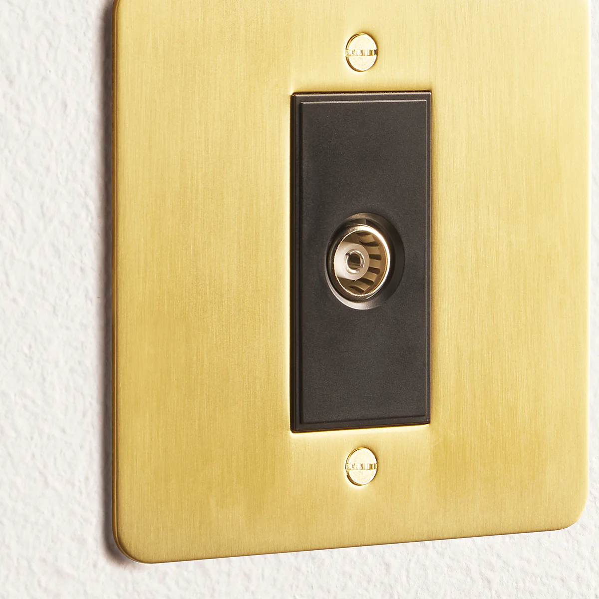Lucian coaxial socket single outlet in top brass - Image 4