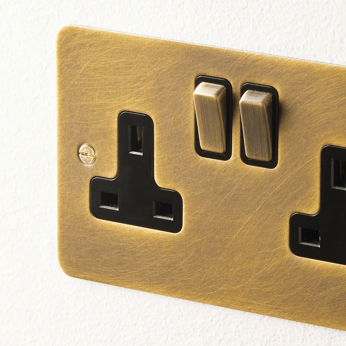 Lucian double socket with black inserts in aged brass - Image 3