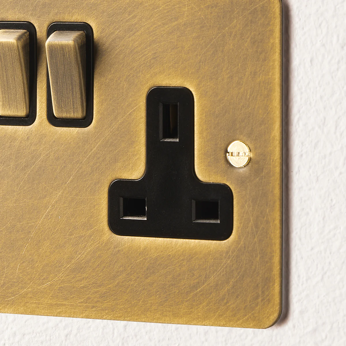 Lucian double socket with black inserts in aged brass - Image 4