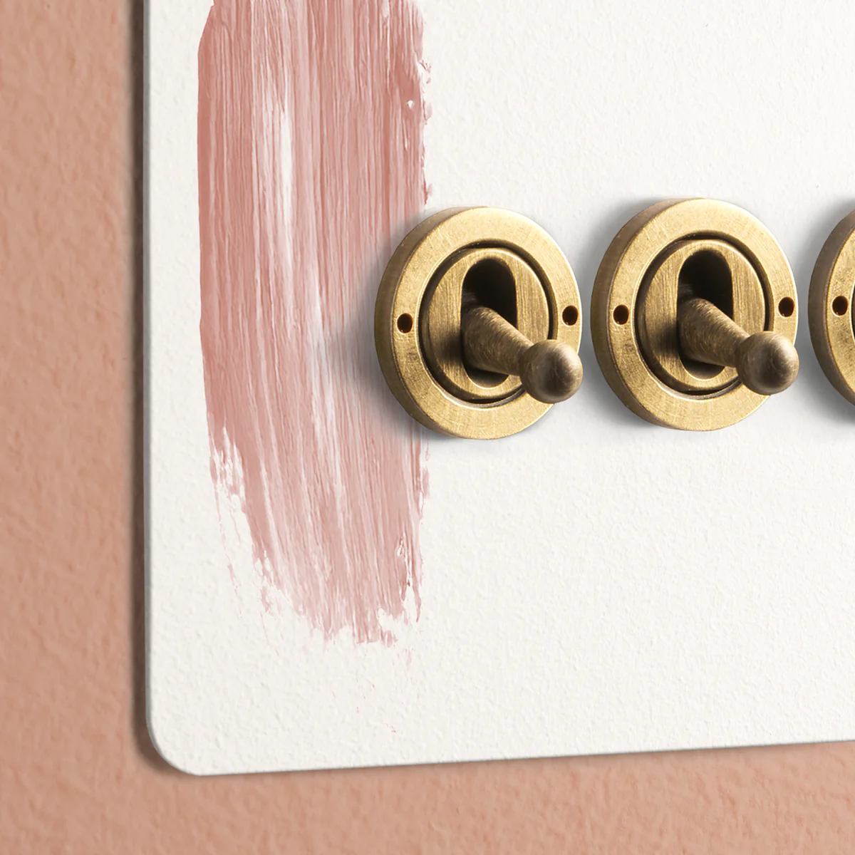 Lucian four gang 2 way toggle switch in a paintable finish - Image 4