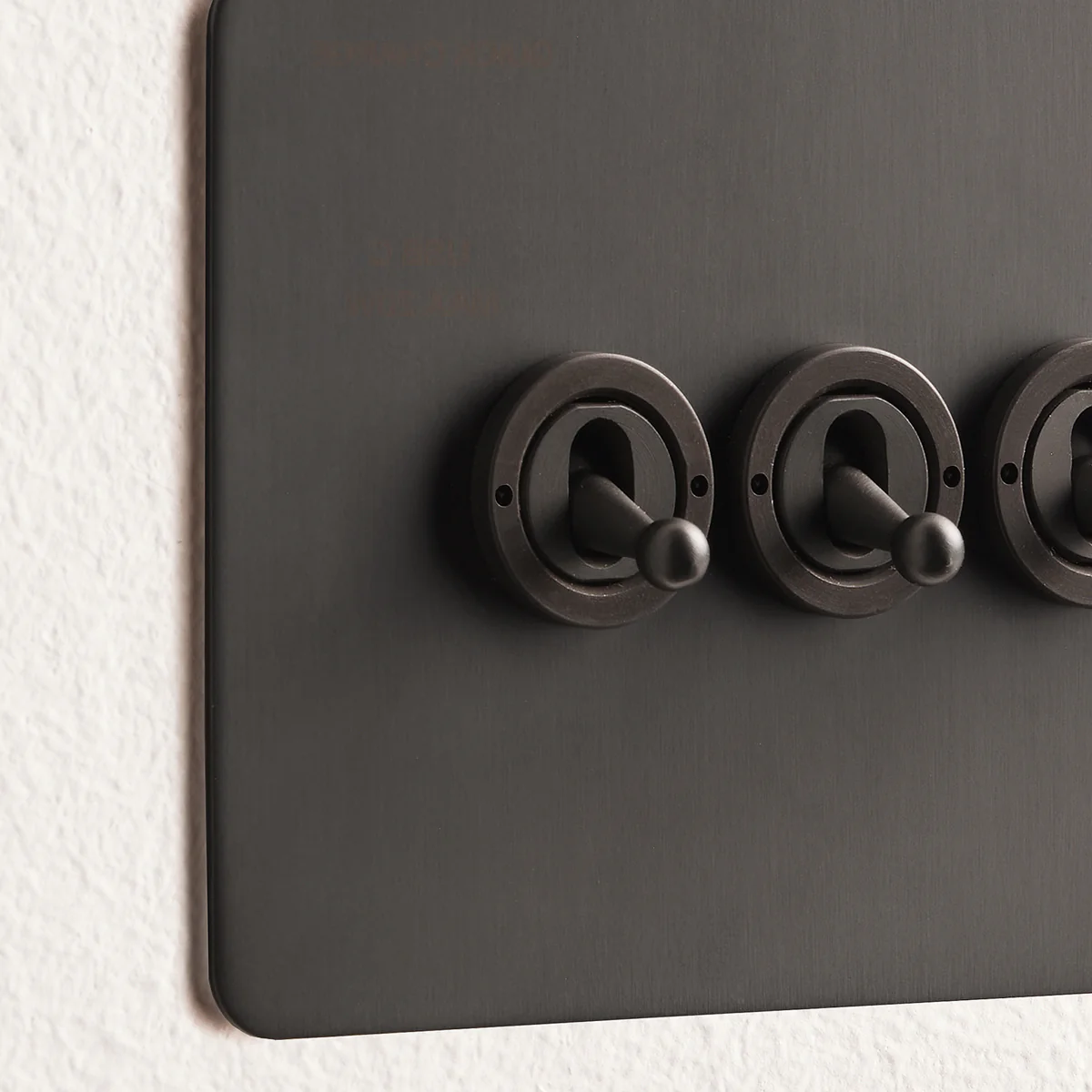 Lucian four gang 2 way toggle switch in bronze - Image 4
